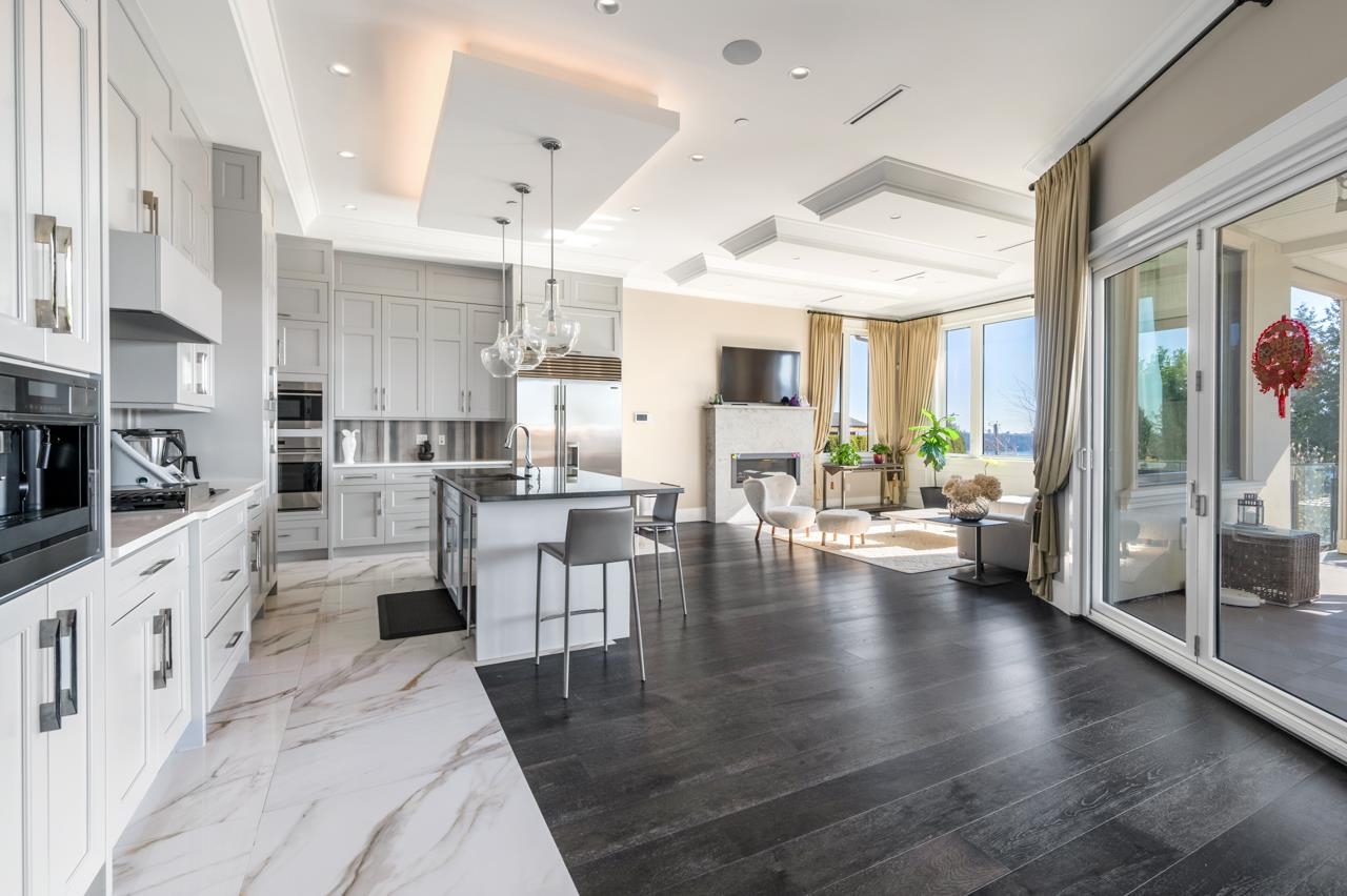 Listing image of 2616 PALMERSTON AVENUE