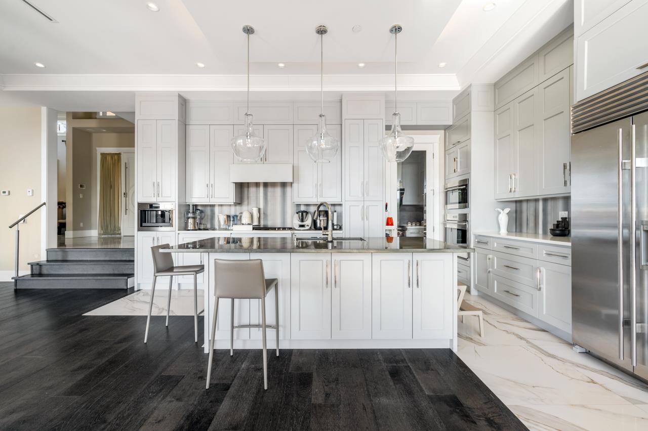 Listing image of 2616 PALMERSTON AVENUE