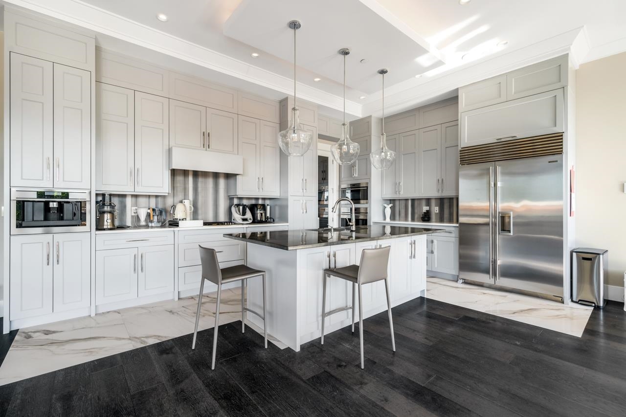 Listing image of 2616 PALMERSTON AVENUE
