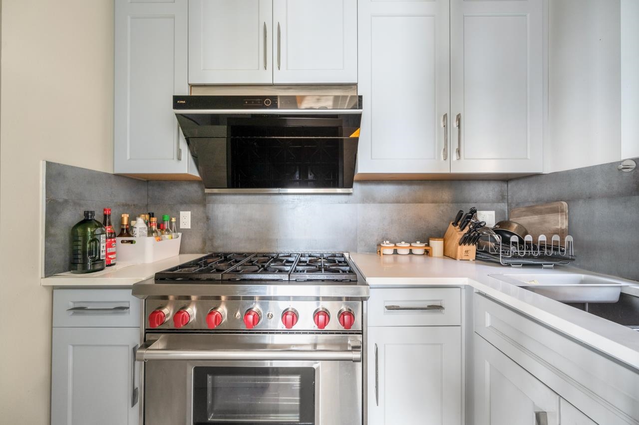 Listing image of 2616 PALMERSTON AVENUE