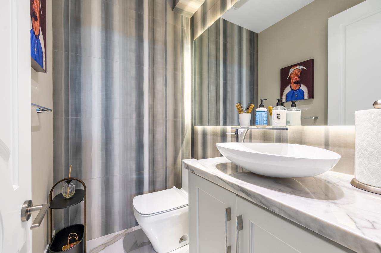 Listing image of 2616 PALMERSTON AVENUE