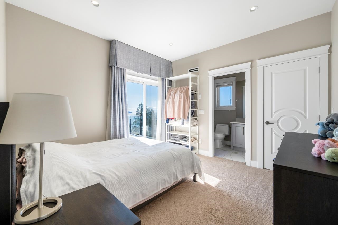 Listing image of 2616 PALMERSTON AVENUE
