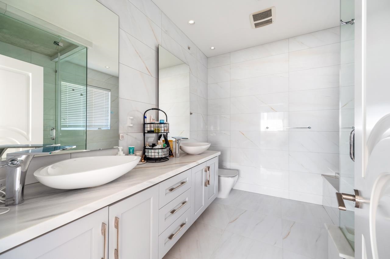Listing image of 2616 PALMERSTON AVENUE