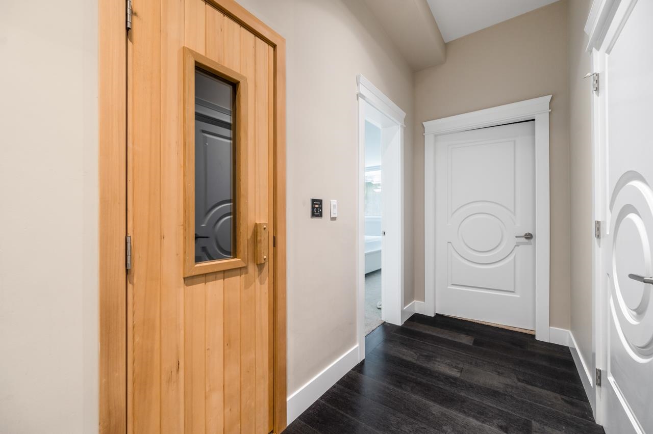 Listing image of 2616 PALMERSTON AVENUE