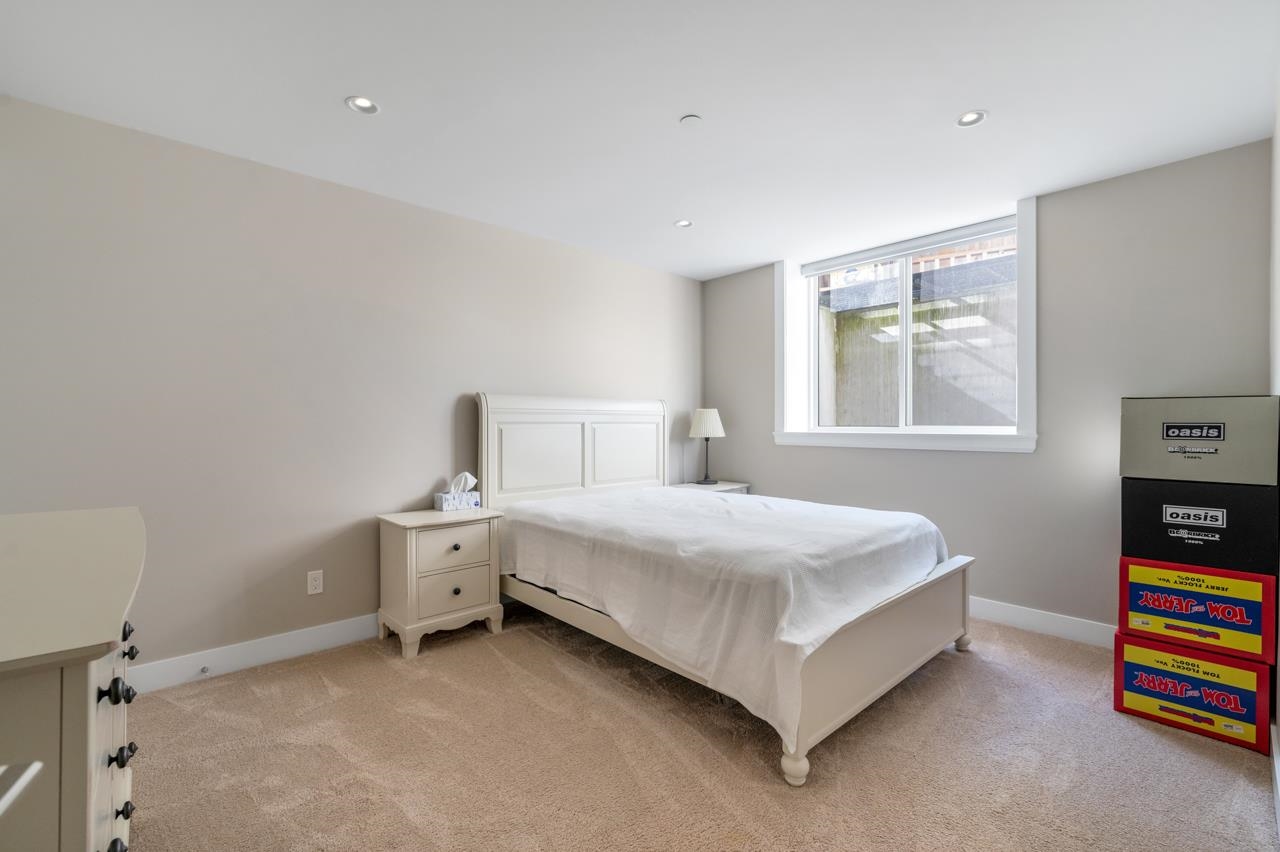 Listing image of 2616 PALMERSTON AVENUE