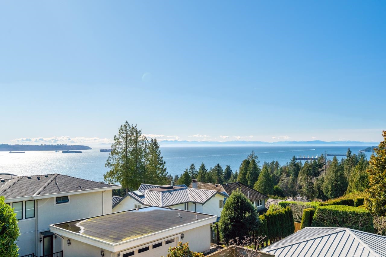 Listing image of 2616 PALMERSTON AVENUE