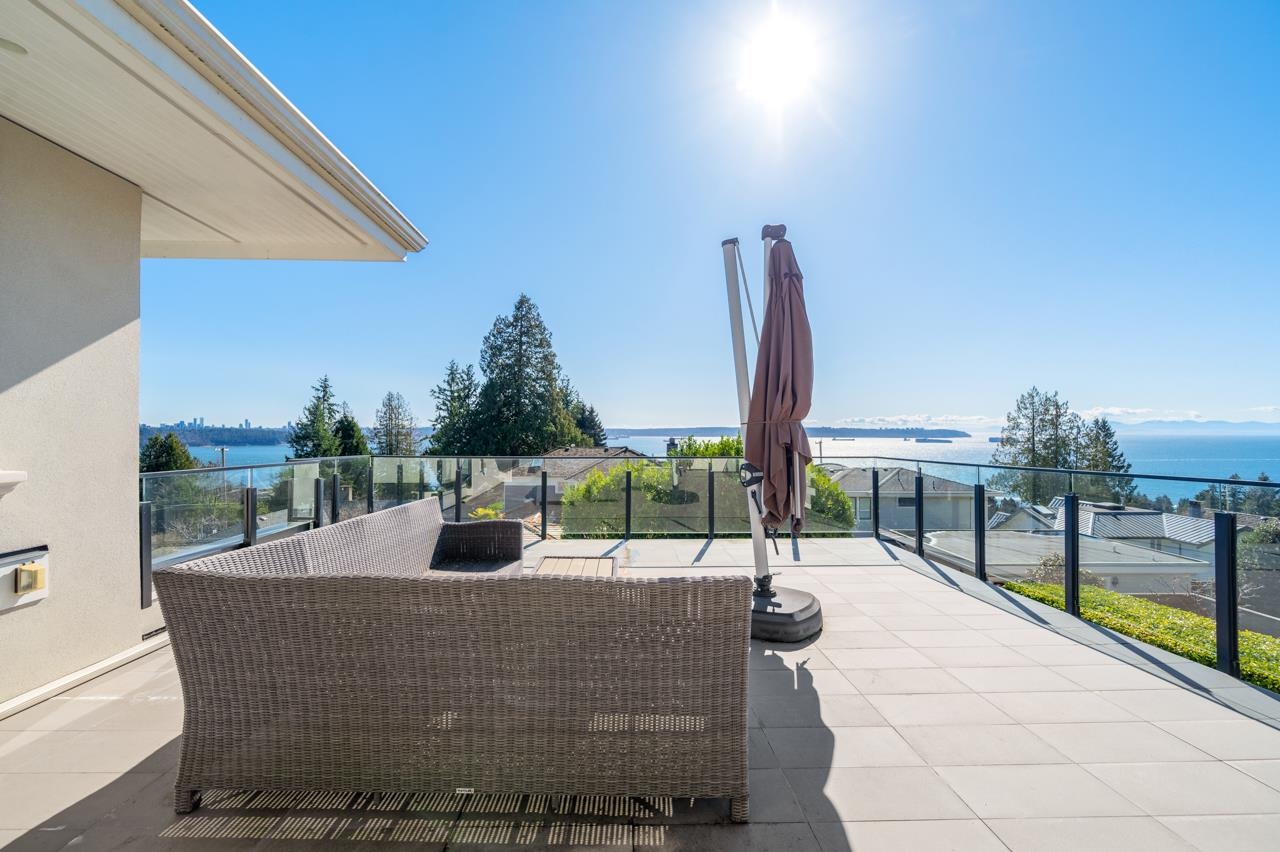 Listing image of 2616 PALMERSTON AVENUE