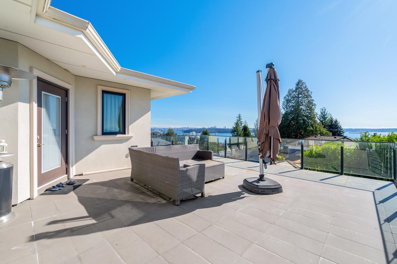 Listing image of 2616 PALMERSTON AVENUE