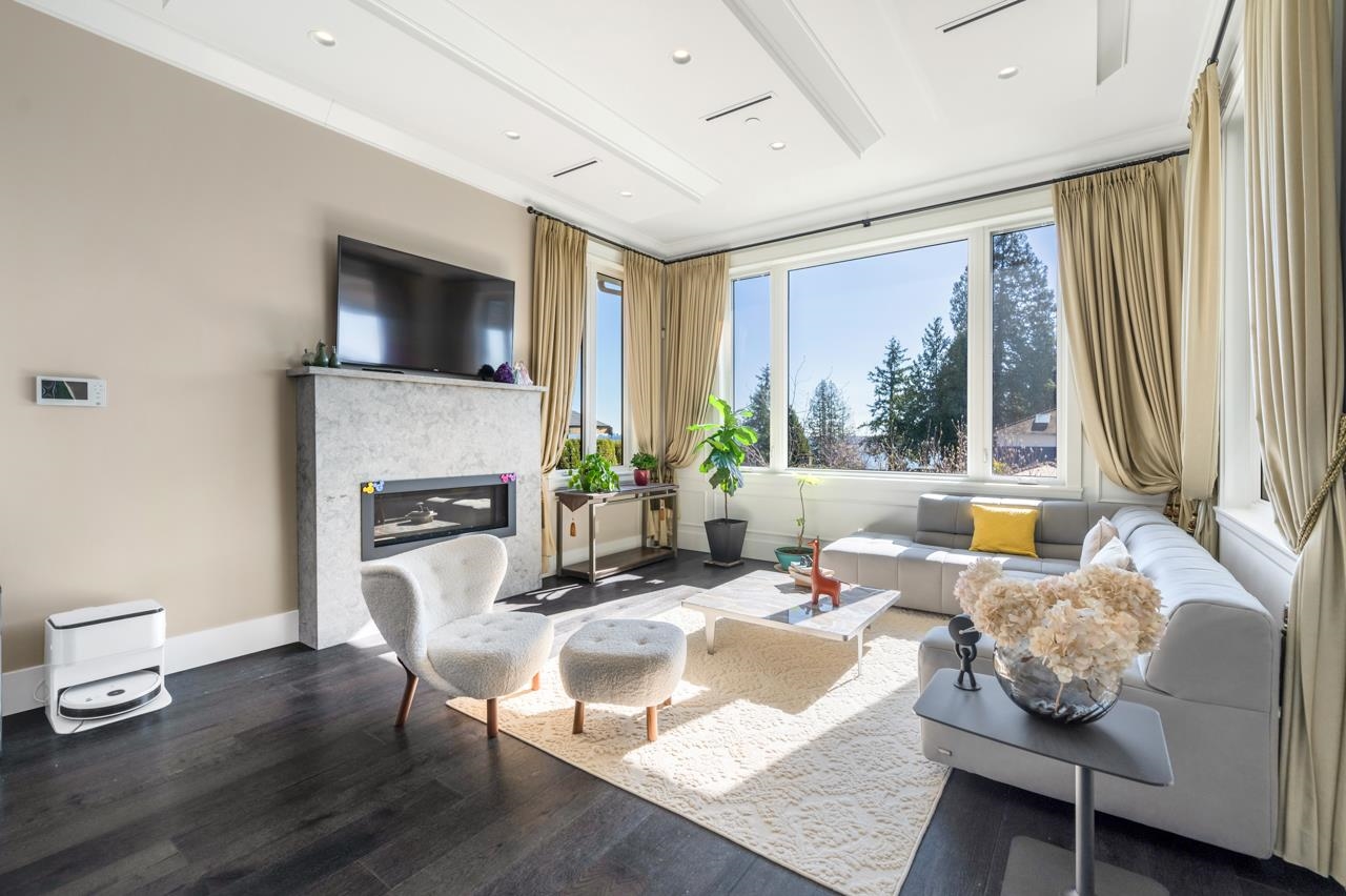 Listing image of 2616 PALMERSTON AVENUE