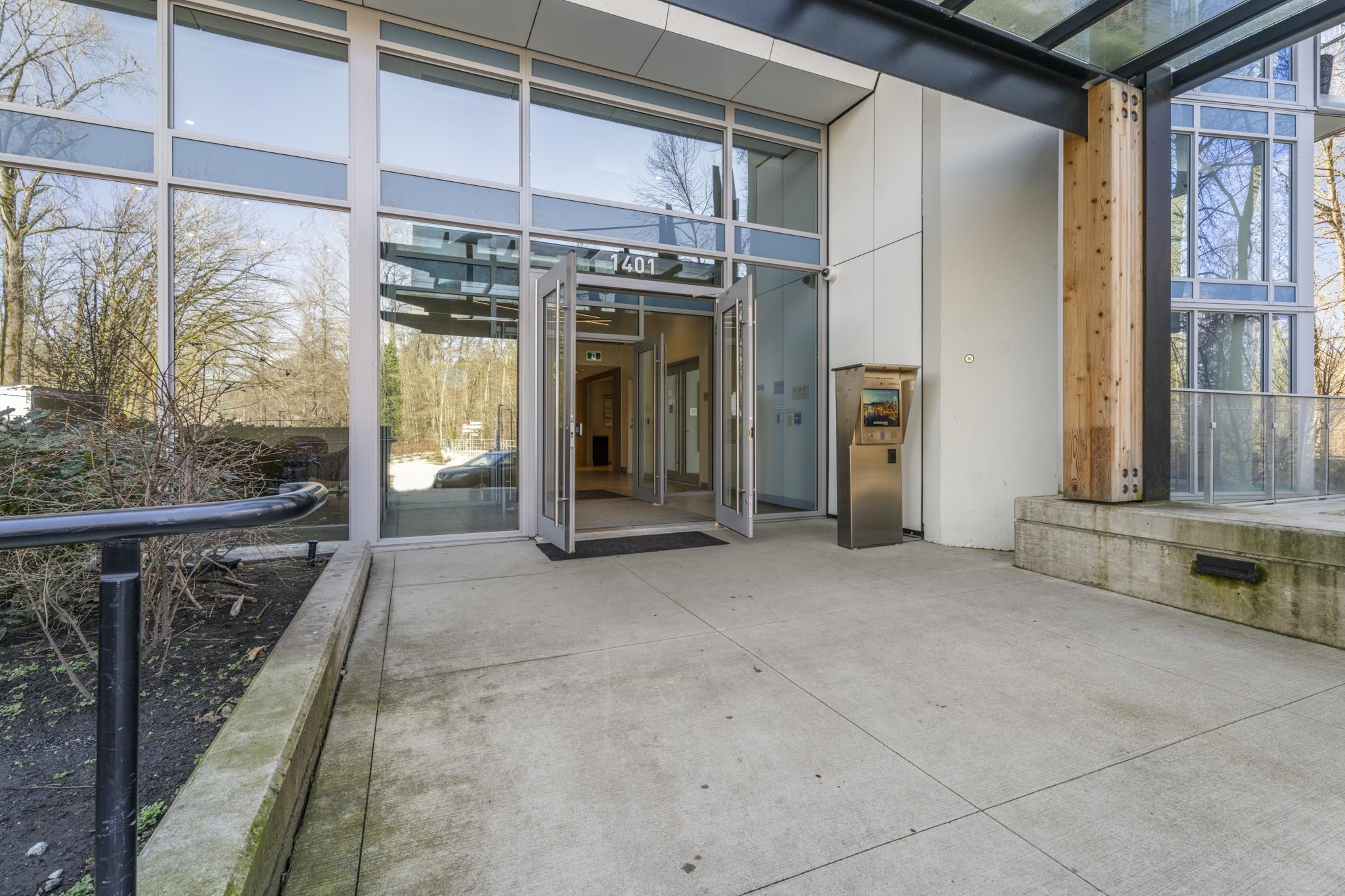 Listing image of 1004 1401 HUNTER STREET