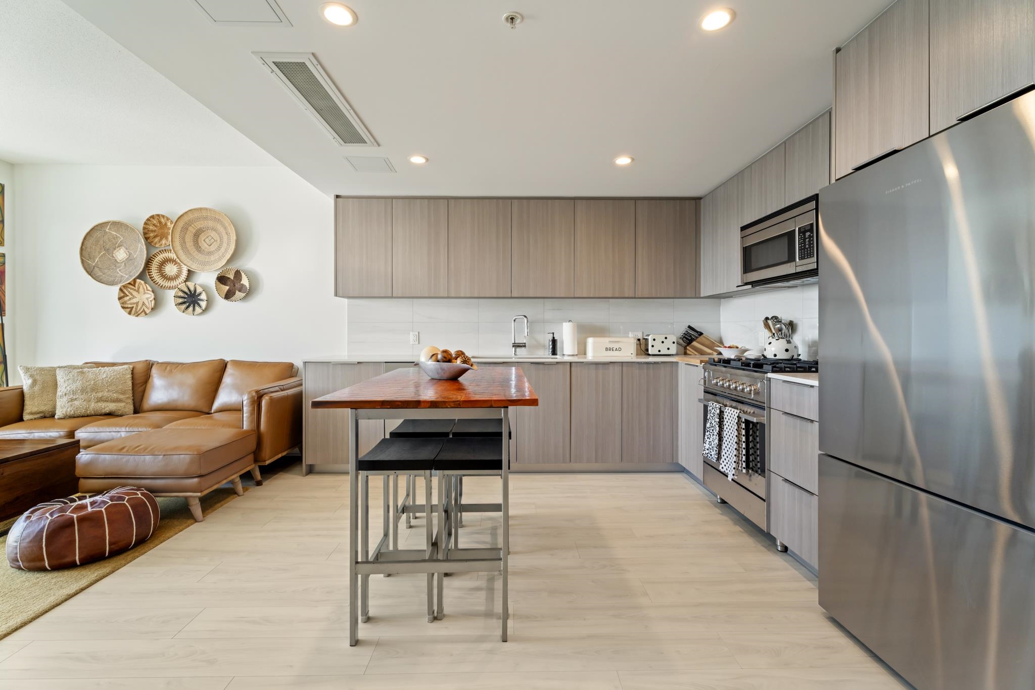 Listing image of 1004 1401 HUNTER STREET