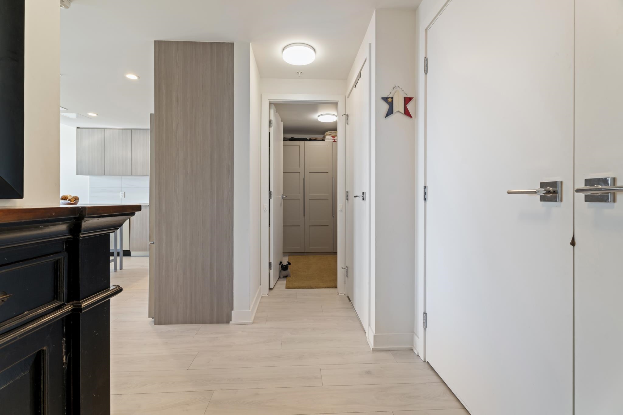 Listing image of 1004 1401 HUNTER STREET