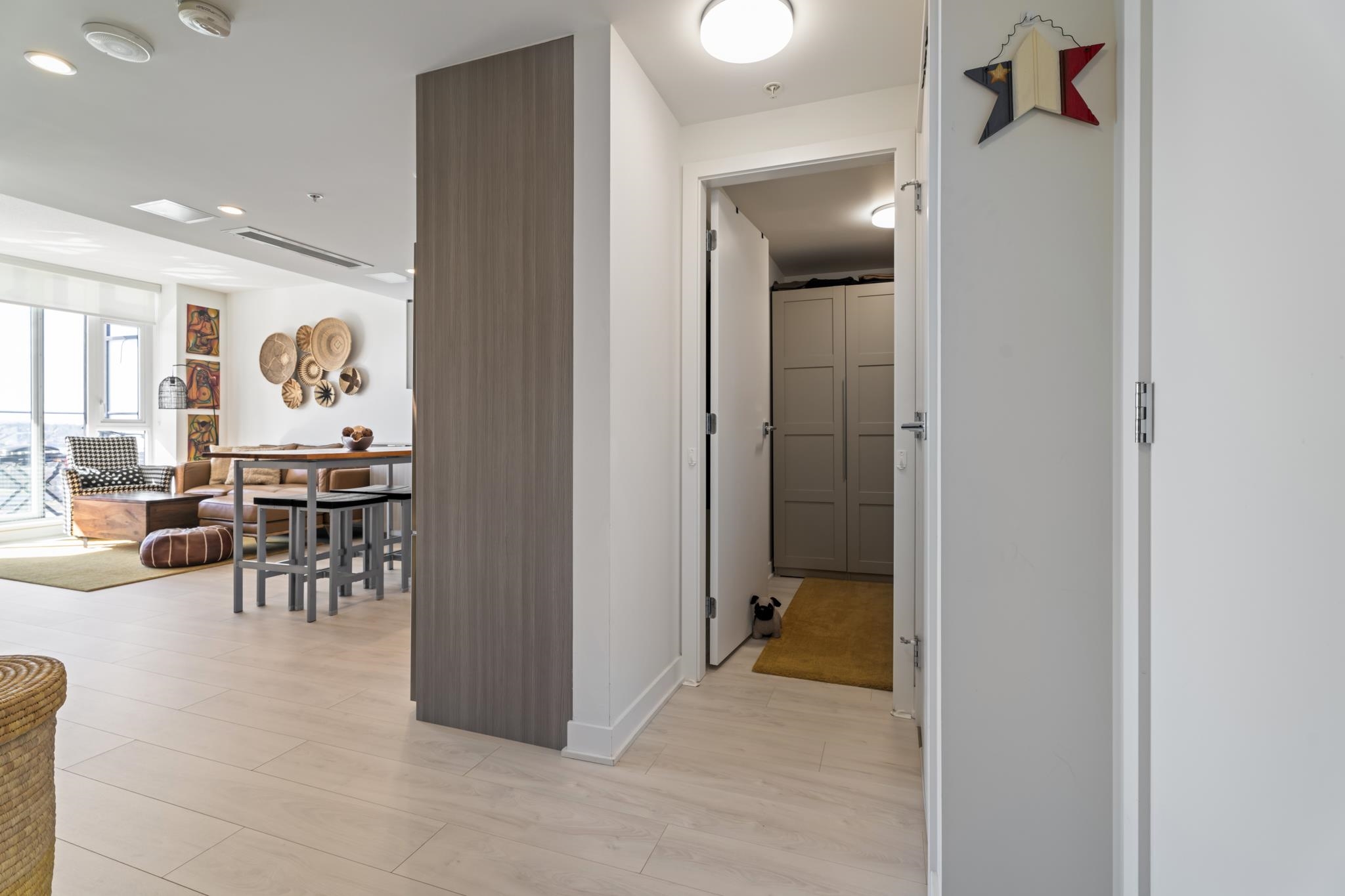 Listing image of 1004 1401 HUNTER STREET