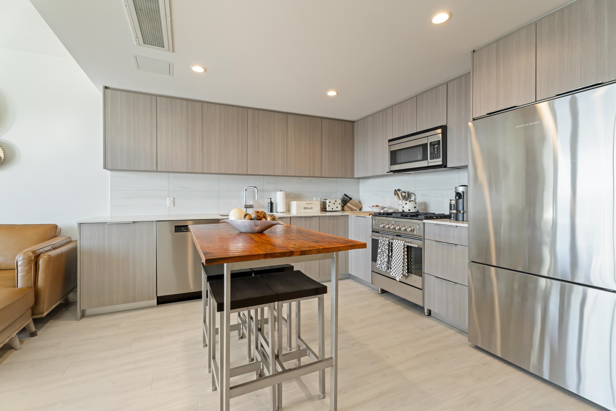Listing image of 1004 1401 HUNTER STREET