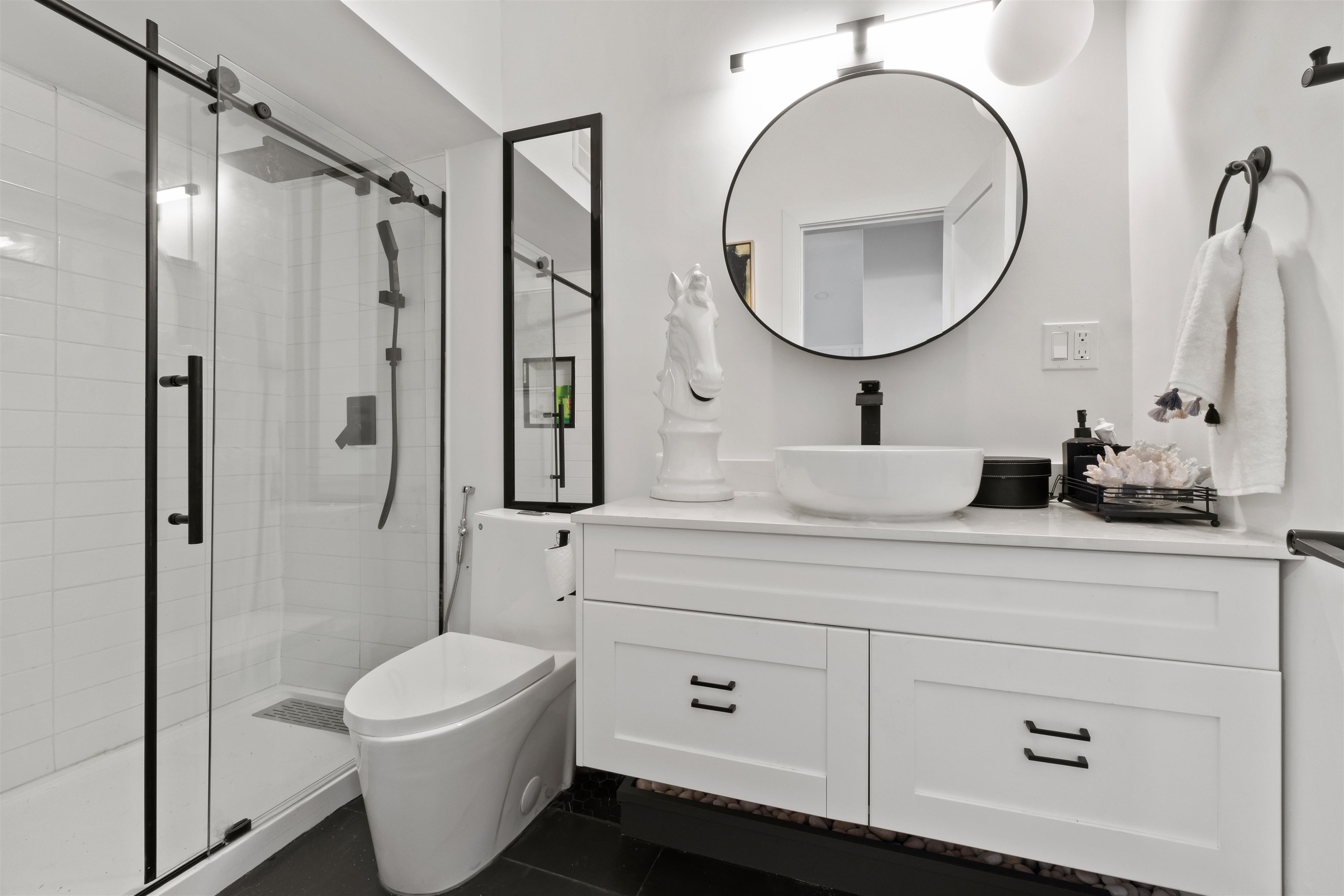 Listing image of 615 E KINGS ROAD