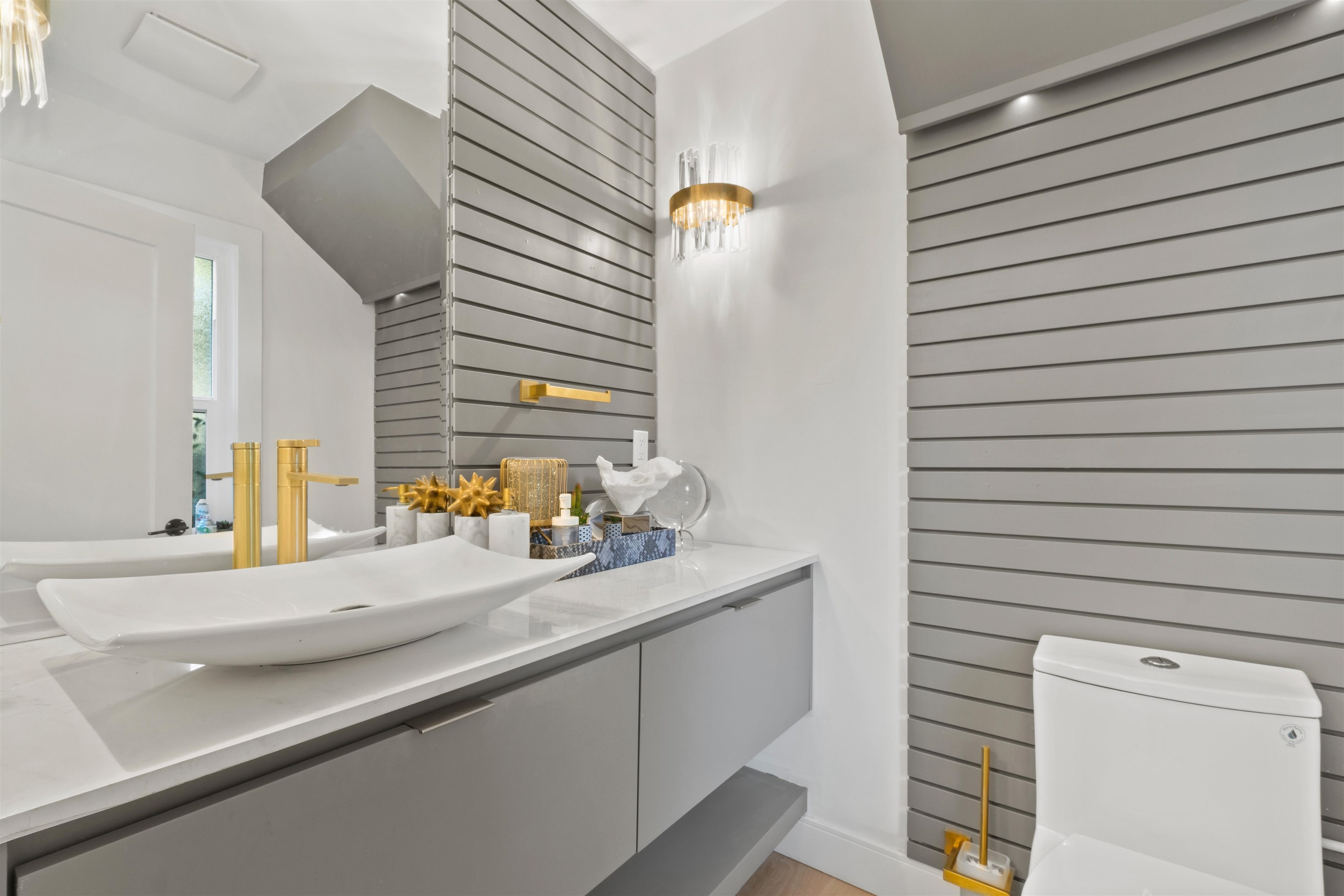 Listing image of 615 E KINGS ROAD