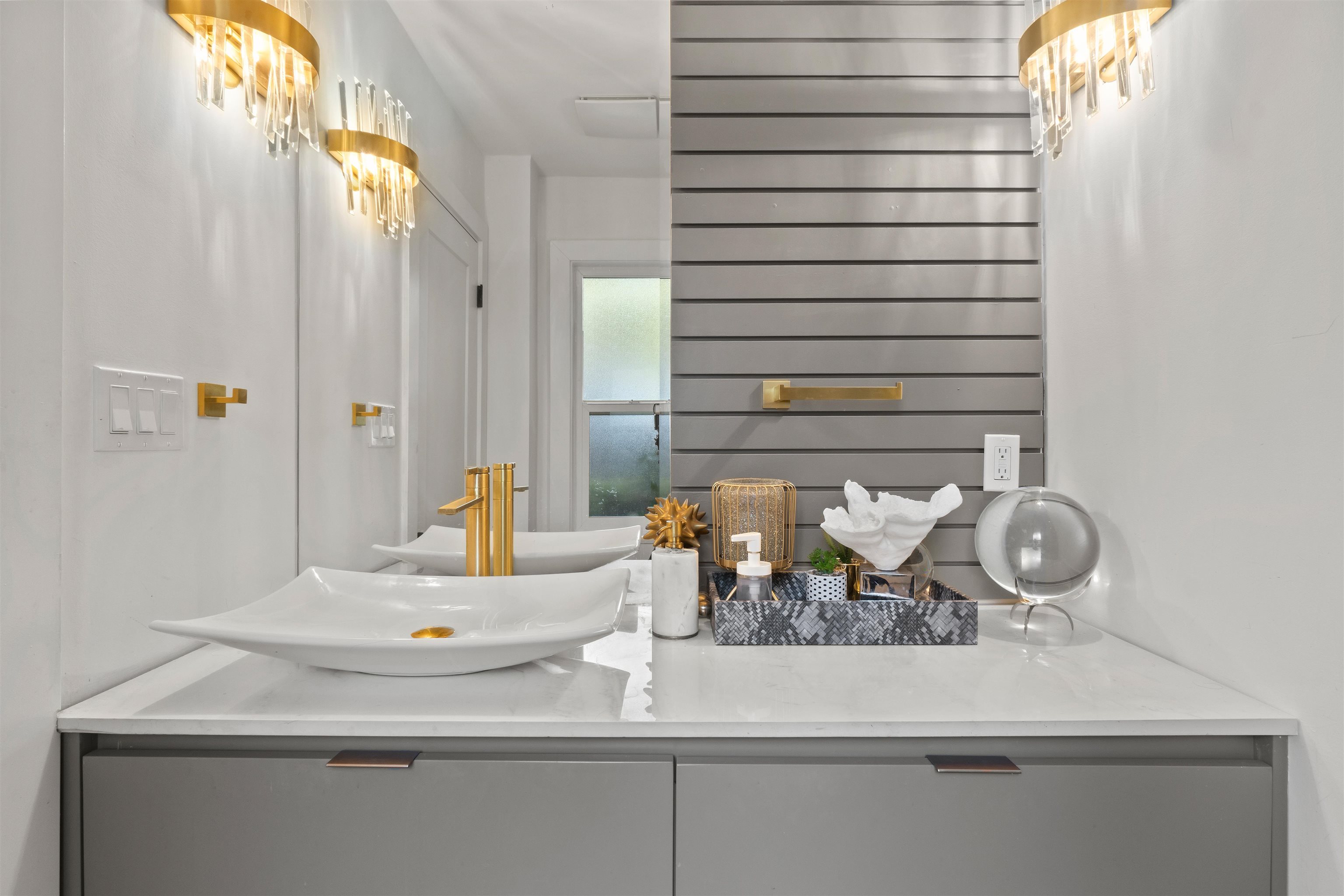 Listing image of 615 E KINGS ROAD
