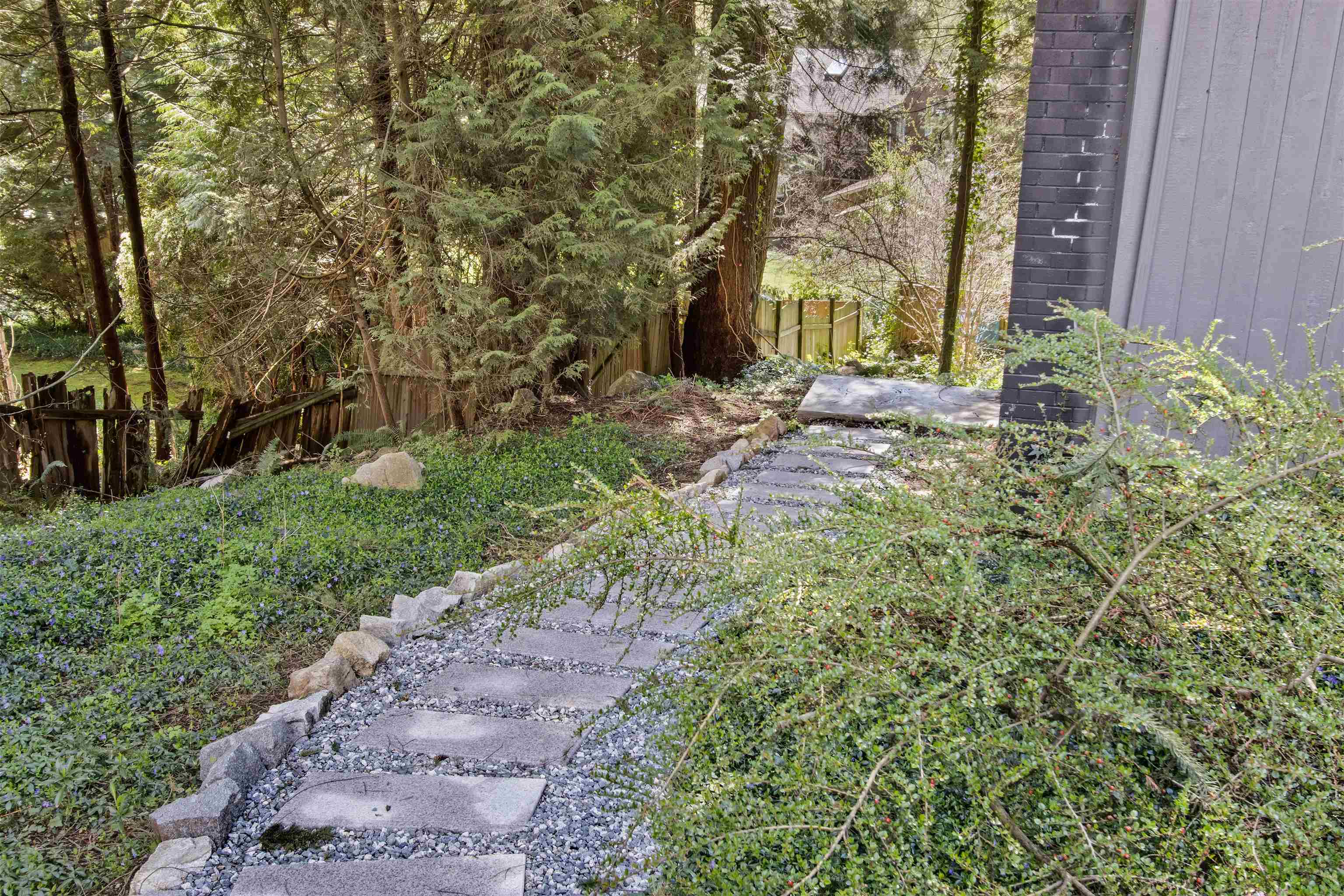 Listing image of 615 E KINGS ROAD