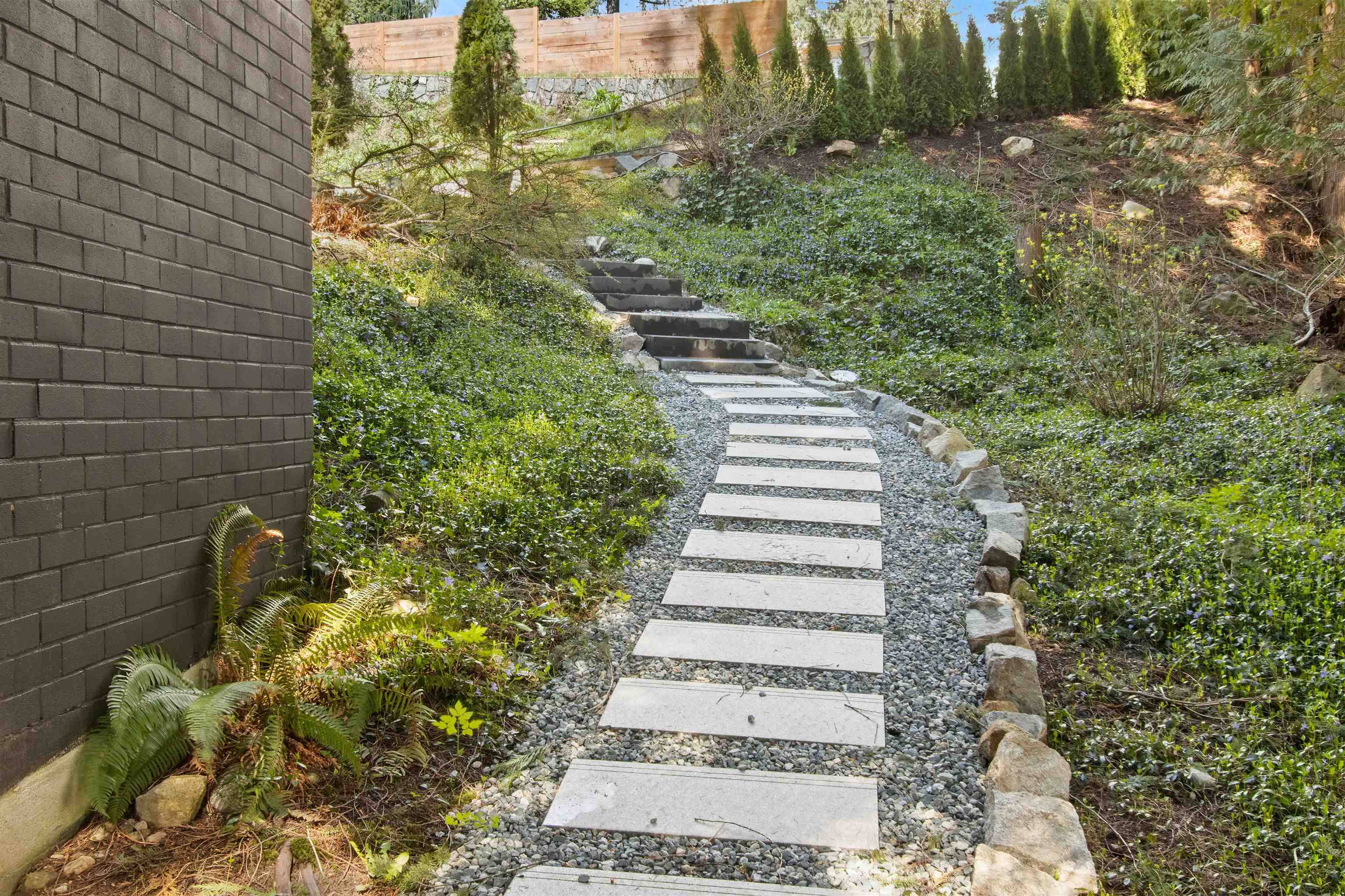 Listing image of 615 E KINGS ROAD