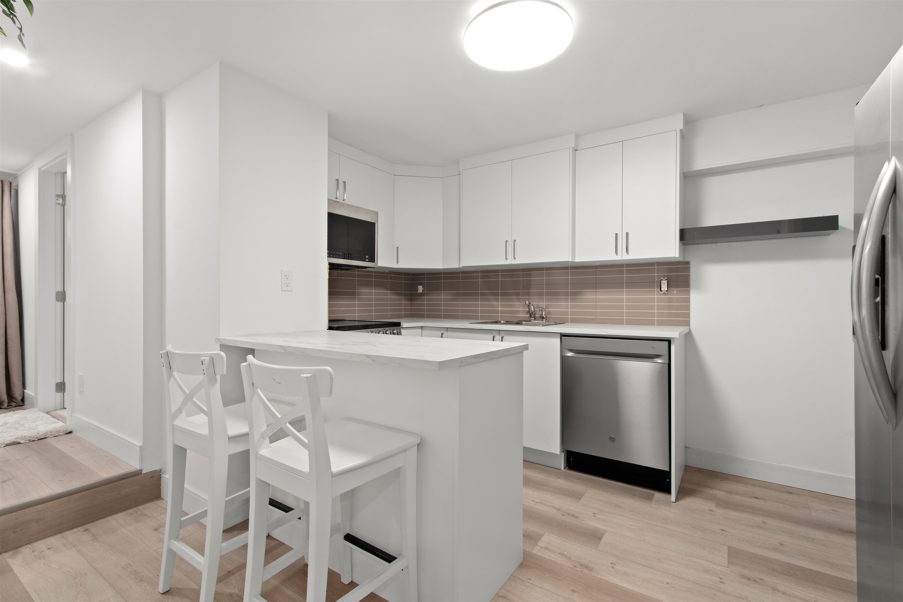 Listing image of 615 E KINGS ROAD