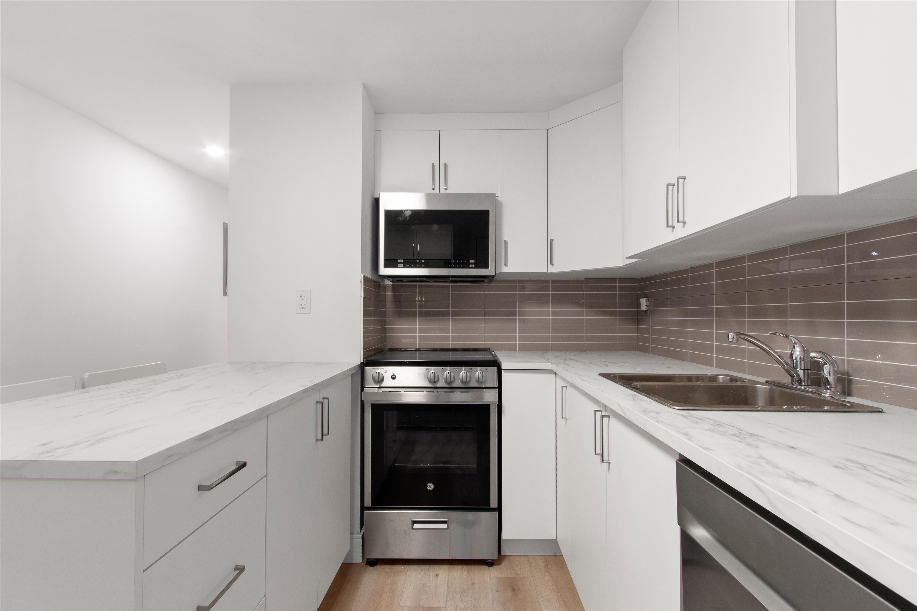 Listing image of 615 E KINGS ROAD