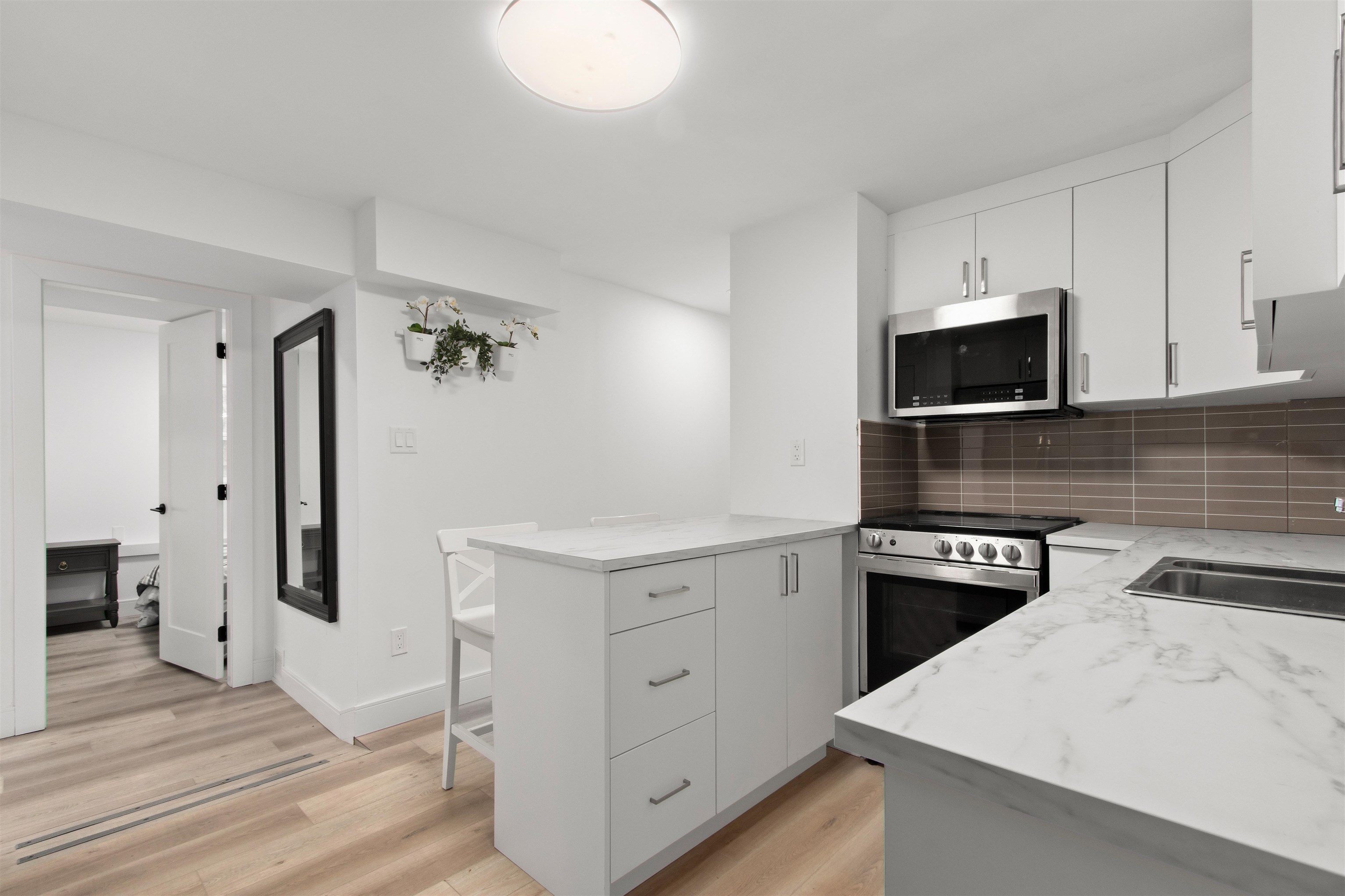 Listing image of 615 E KINGS ROAD