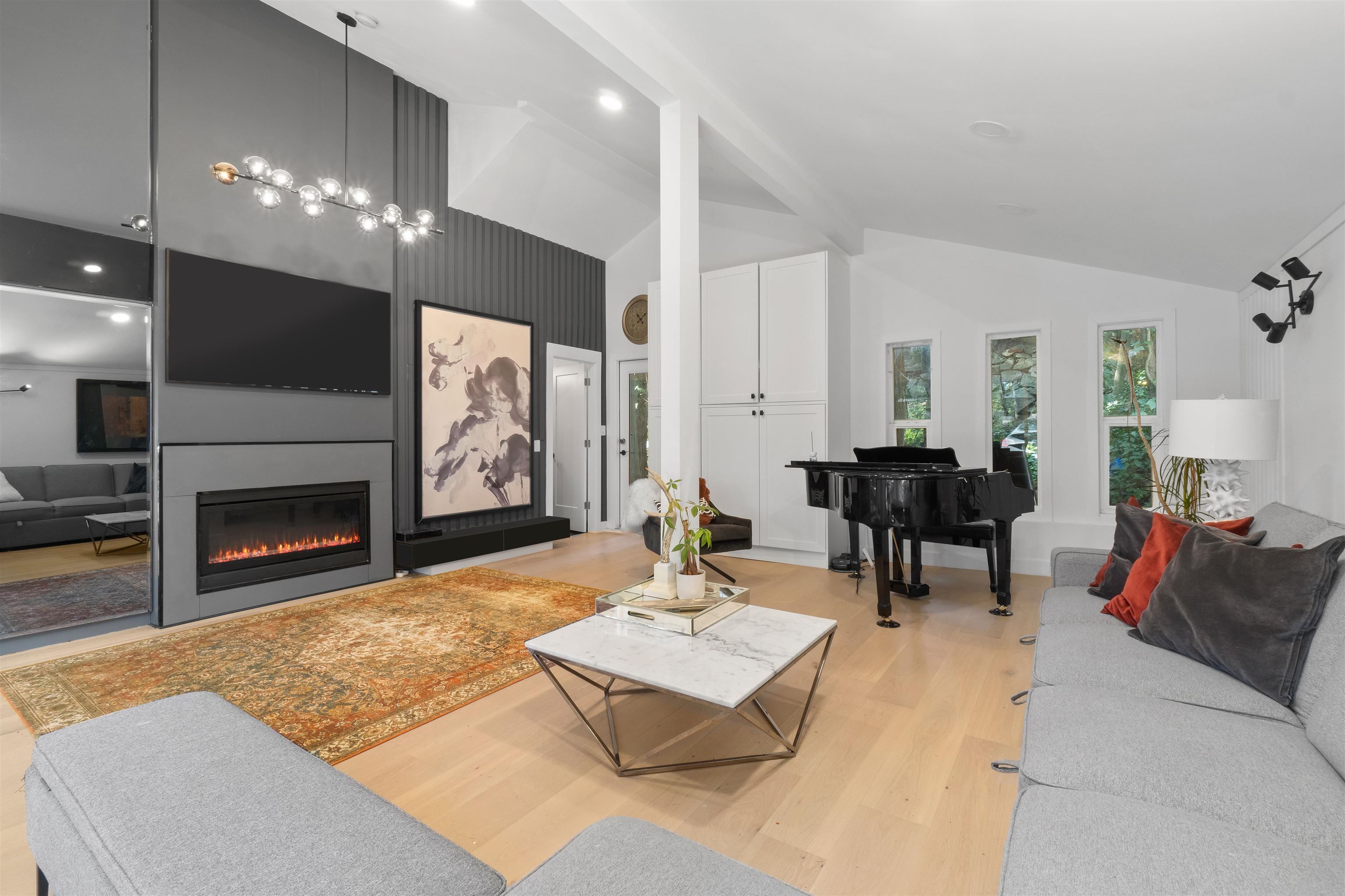 Listing image of 615 E KINGS ROAD