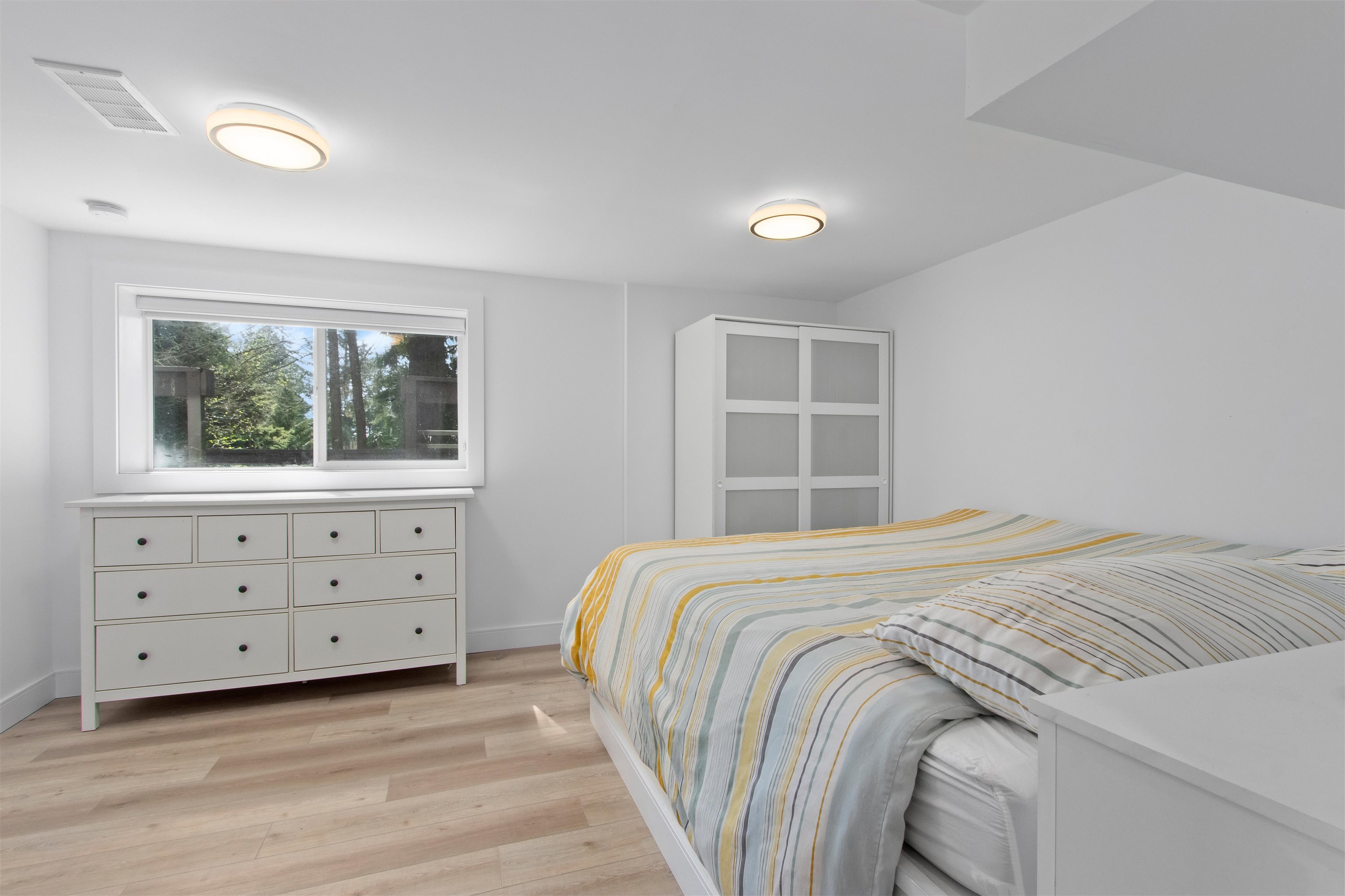 Listing image of 615 E KINGS ROAD