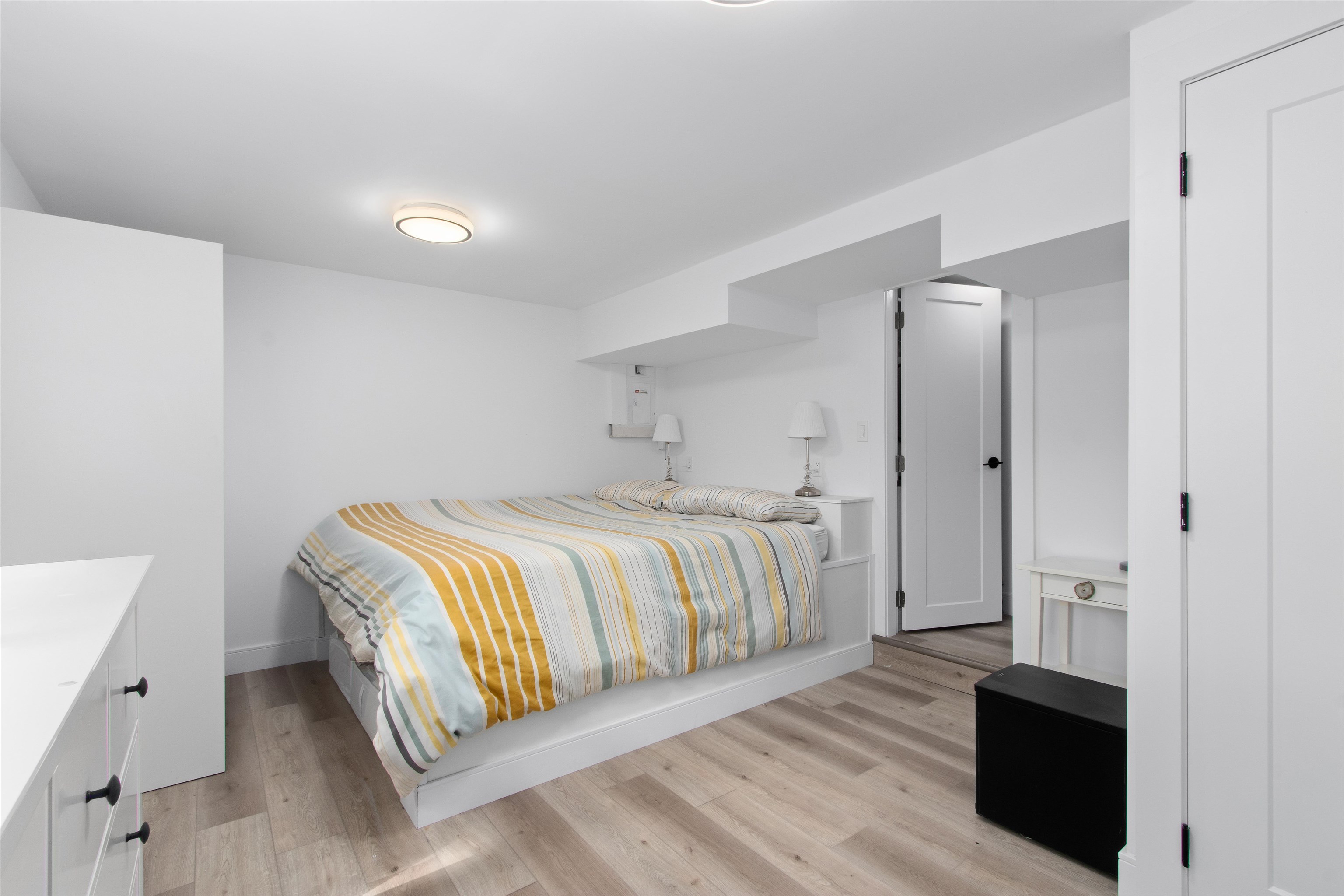 Listing image of 615 E KINGS ROAD