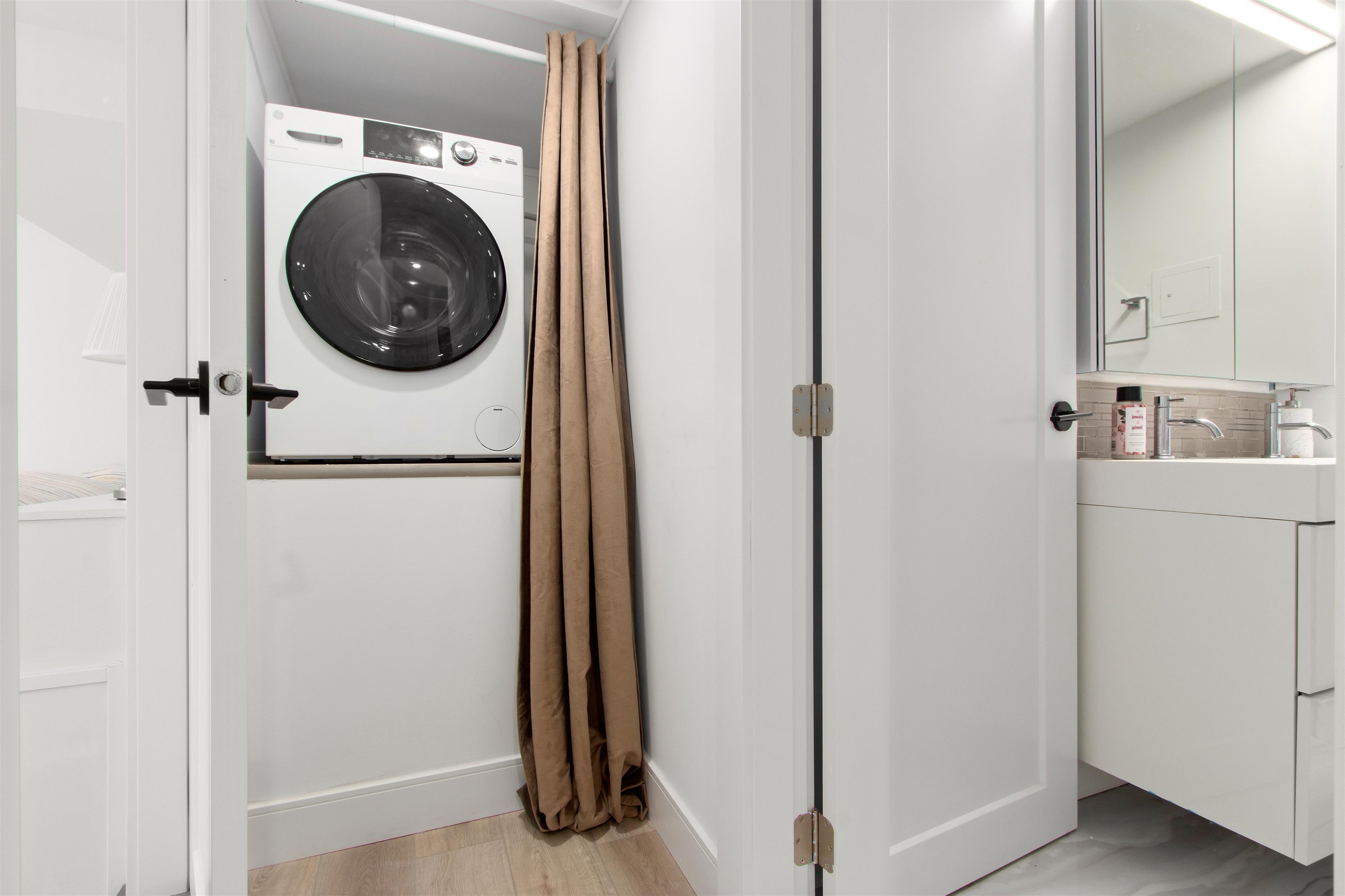 Listing image of 615 E KINGS ROAD