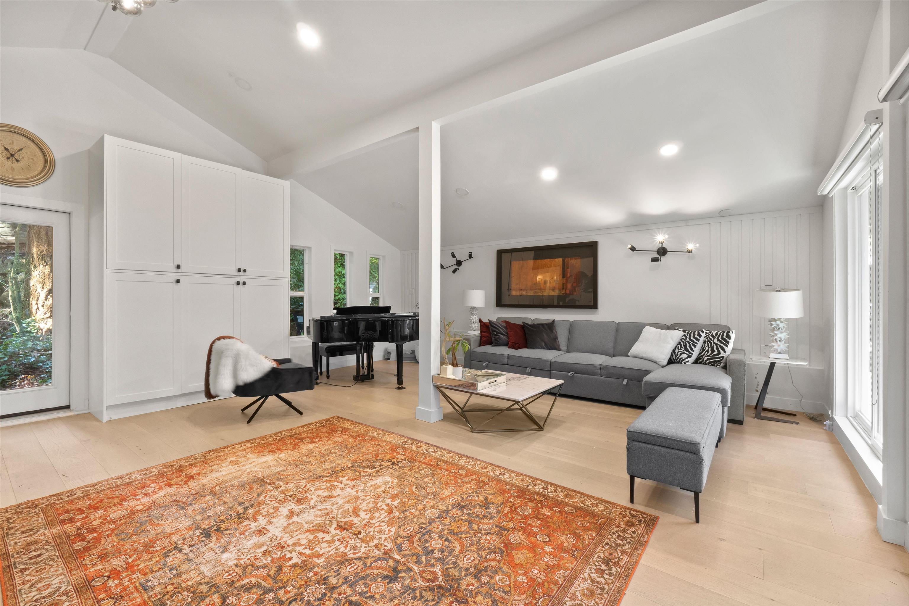 Listing image of 615 E KINGS ROAD