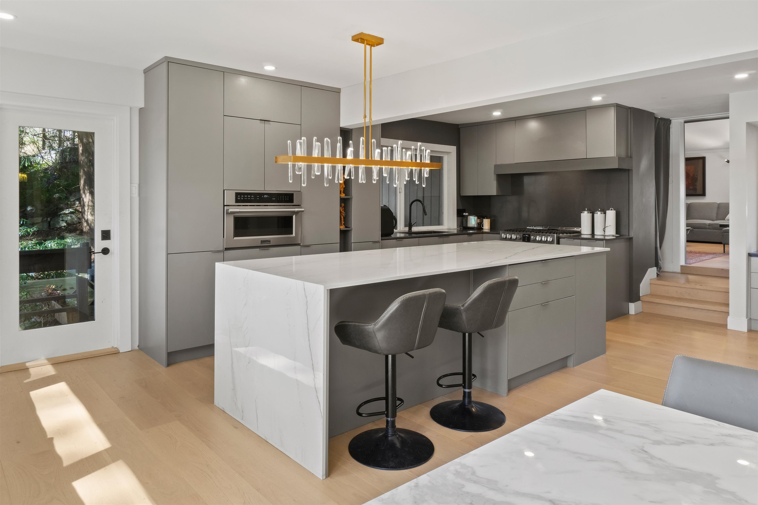 Listing image of 615 E KINGS ROAD