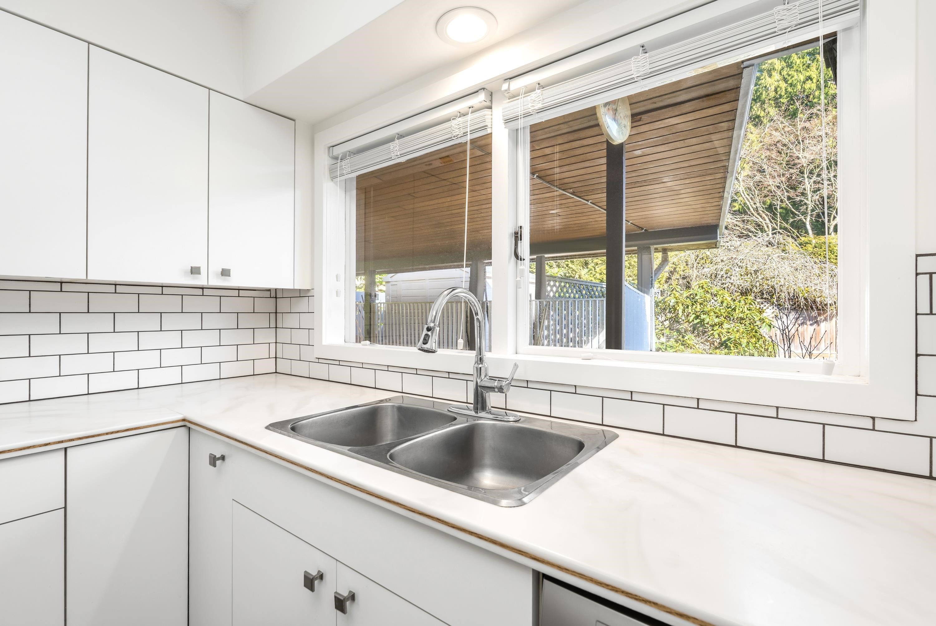Listing image of 429 NEWLANDS ROAD
