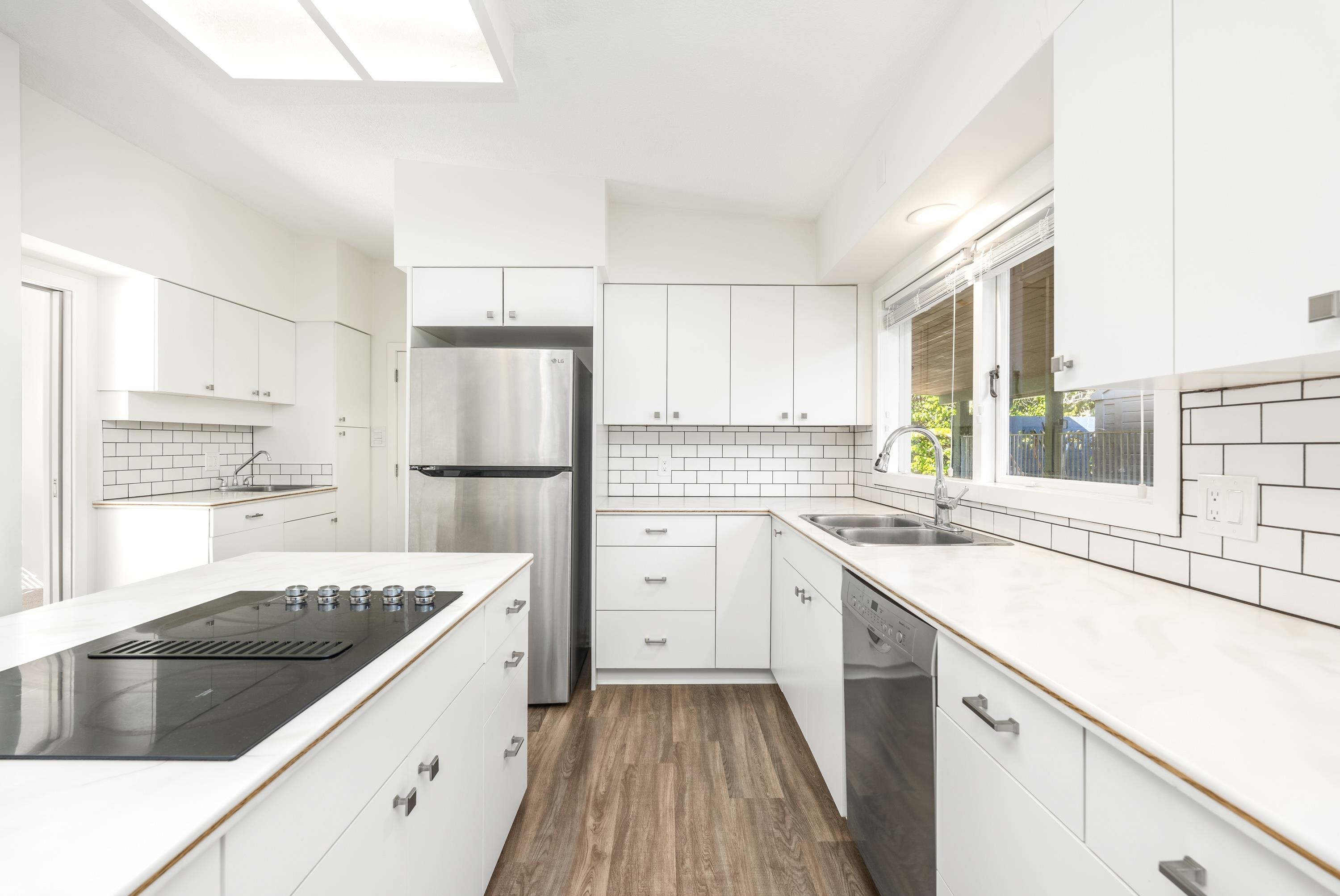 Listing image of 429 NEWLANDS ROAD