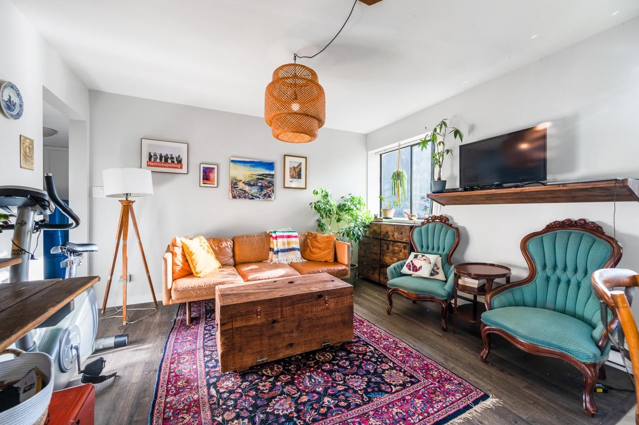 Listing image of 3003 SUNNYHURST ROAD