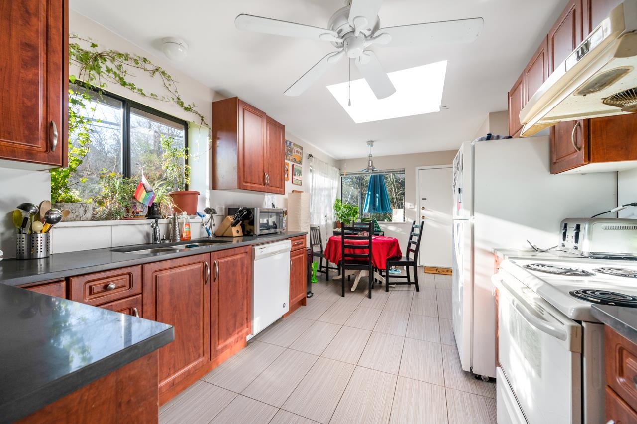 Listing image of 3003 SUNNYHURST ROAD