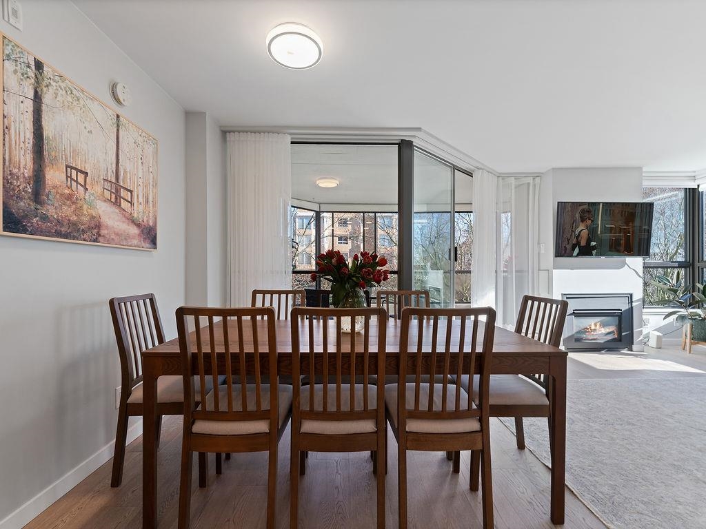 Listing image of 203 505 LONSDALE AVENUE