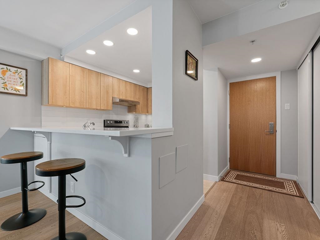 Listing image of 203 505 LONSDALE AVENUE