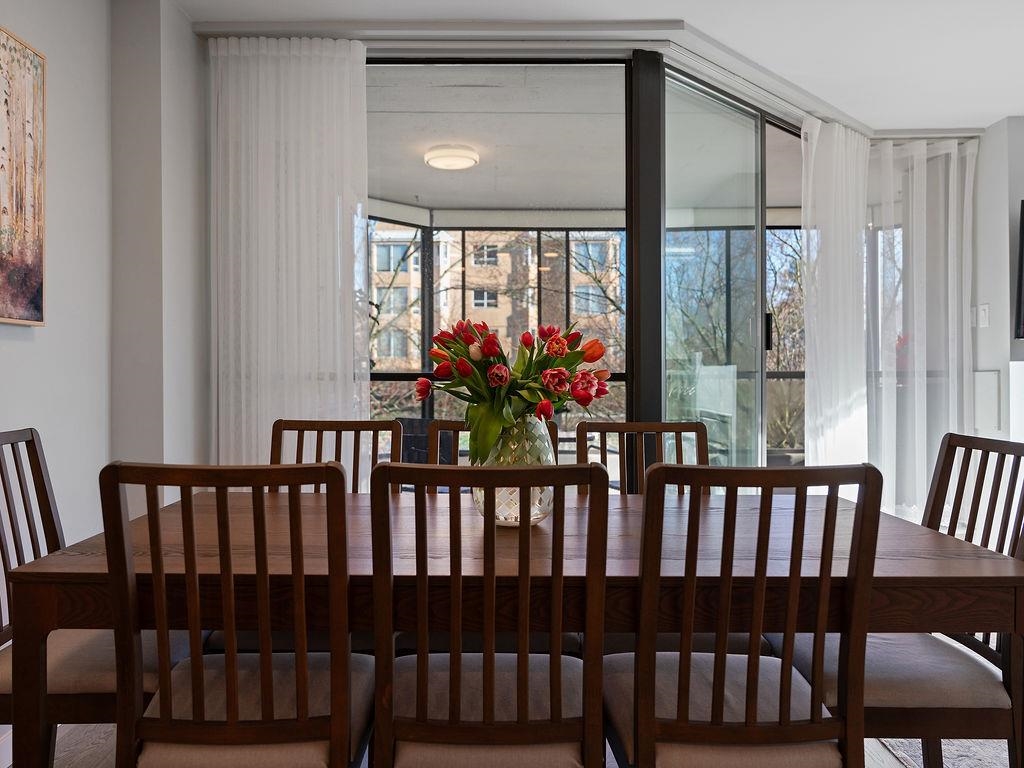 Listing image of 203 505 LONSDALE AVENUE