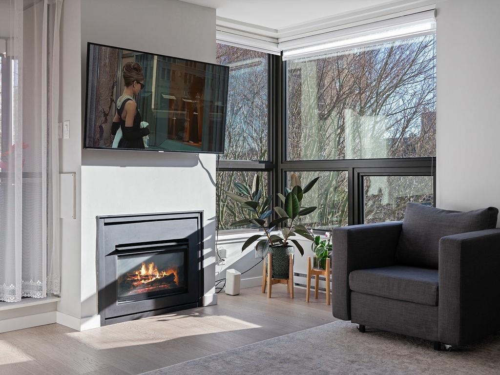 Listing image of 203 505 LONSDALE AVENUE