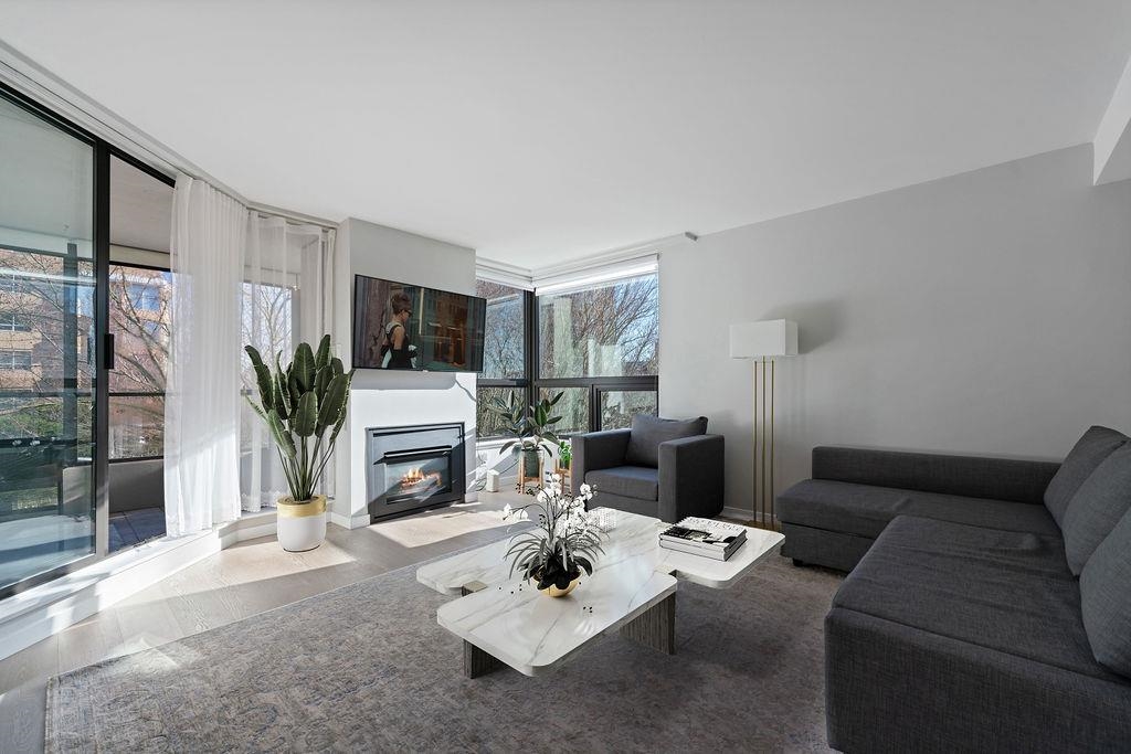 Listing image of 203 505 LONSDALE AVENUE