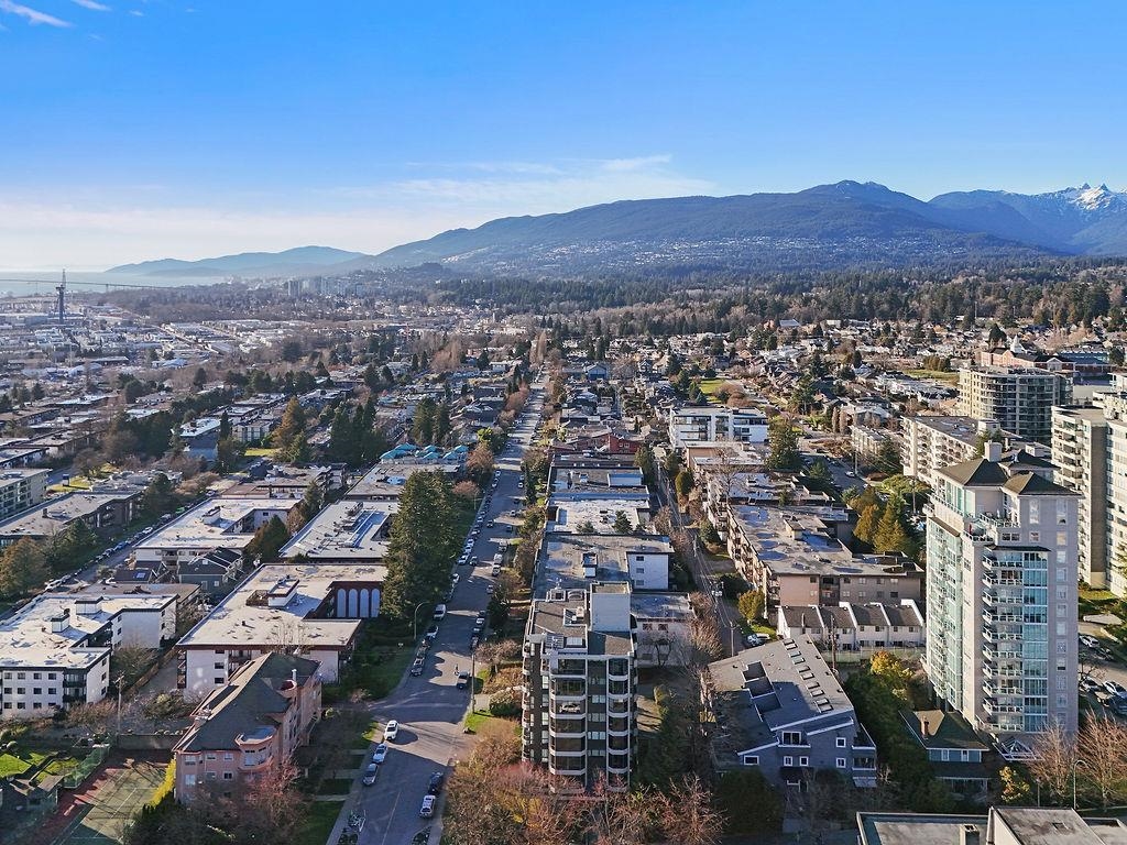 Listing image of 203 505 LONSDALE AVENUE