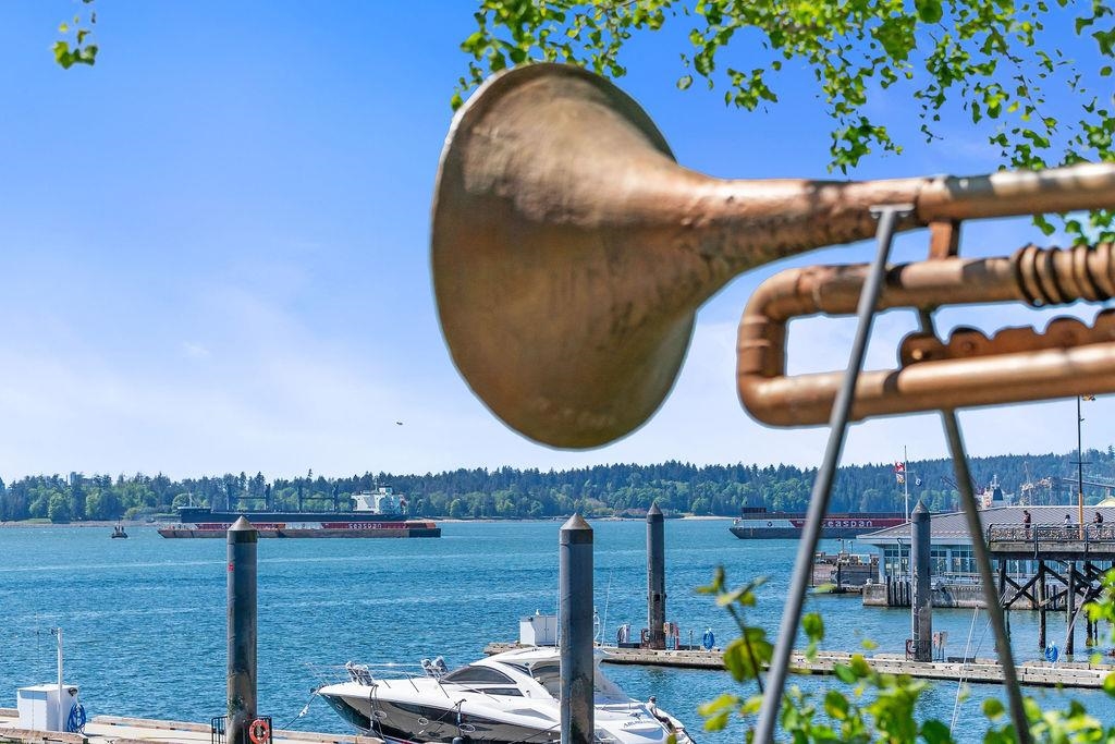 Listing image of 203 505 LONSDALE AVENUE