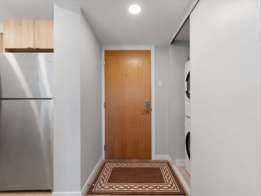 Listing image of 203 505 LONSDALE AVENUE