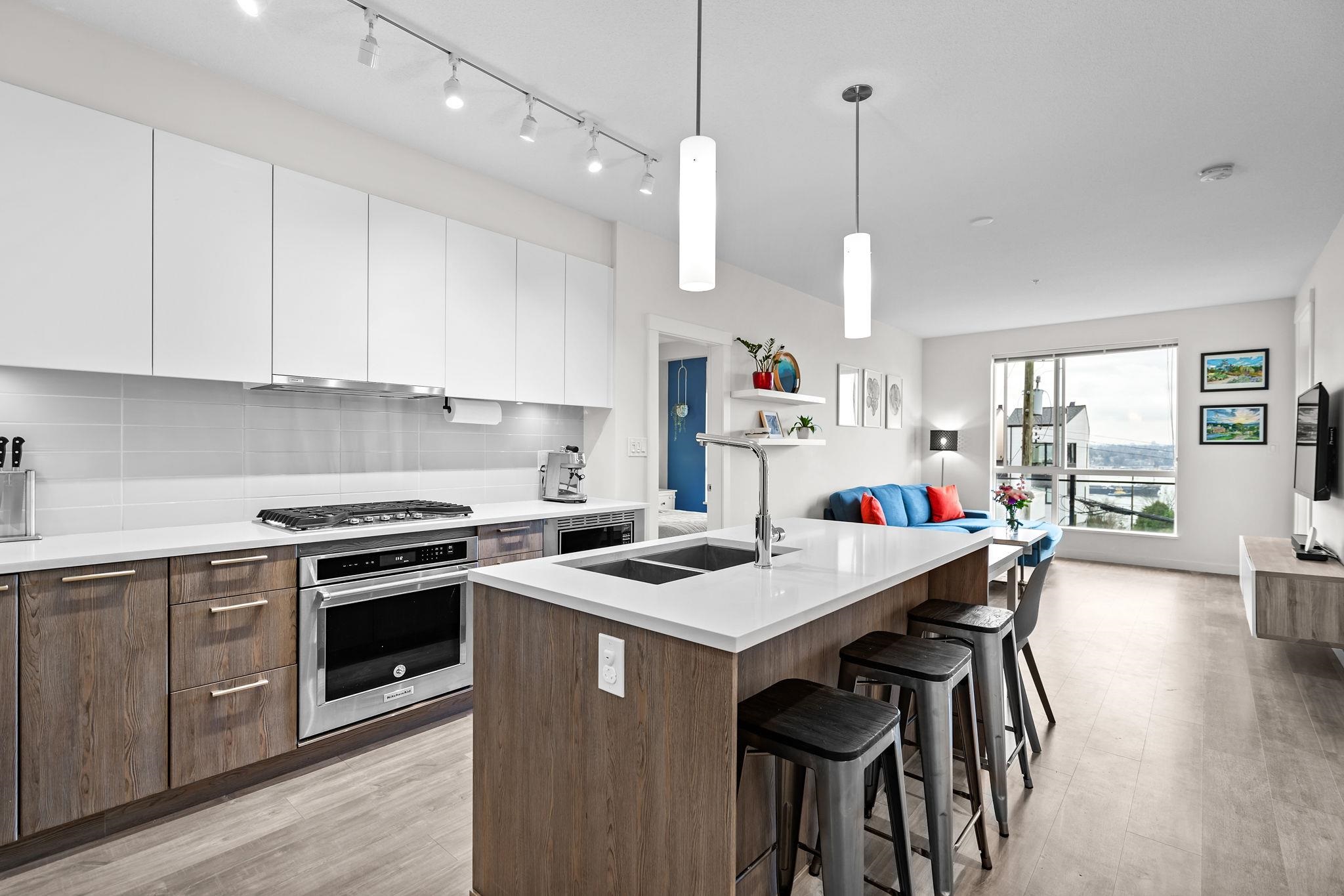 Listing image of 204 625 E 3RD STREET