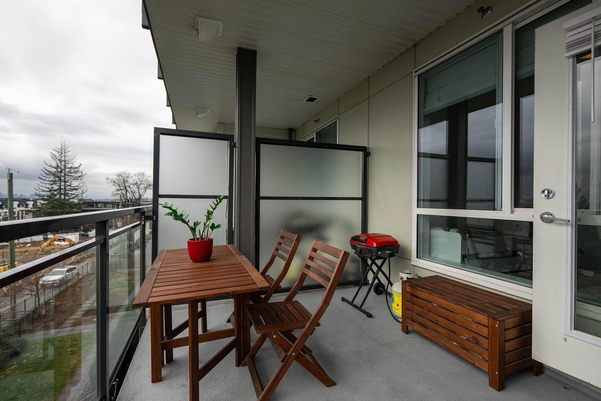 Listing image of 204 625 E 3RD STREET