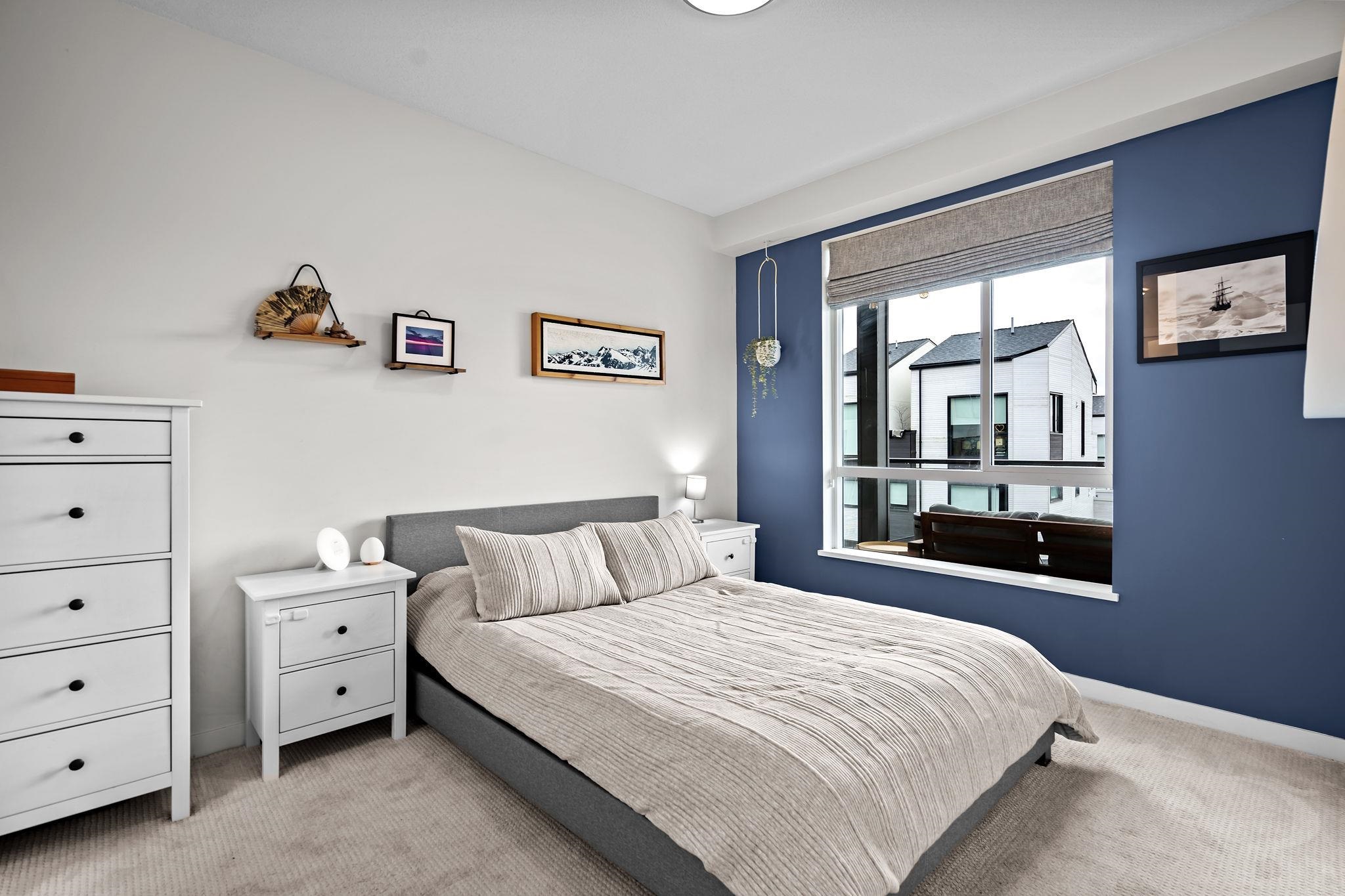 Listing image of 204 625 E 3RD STREET
