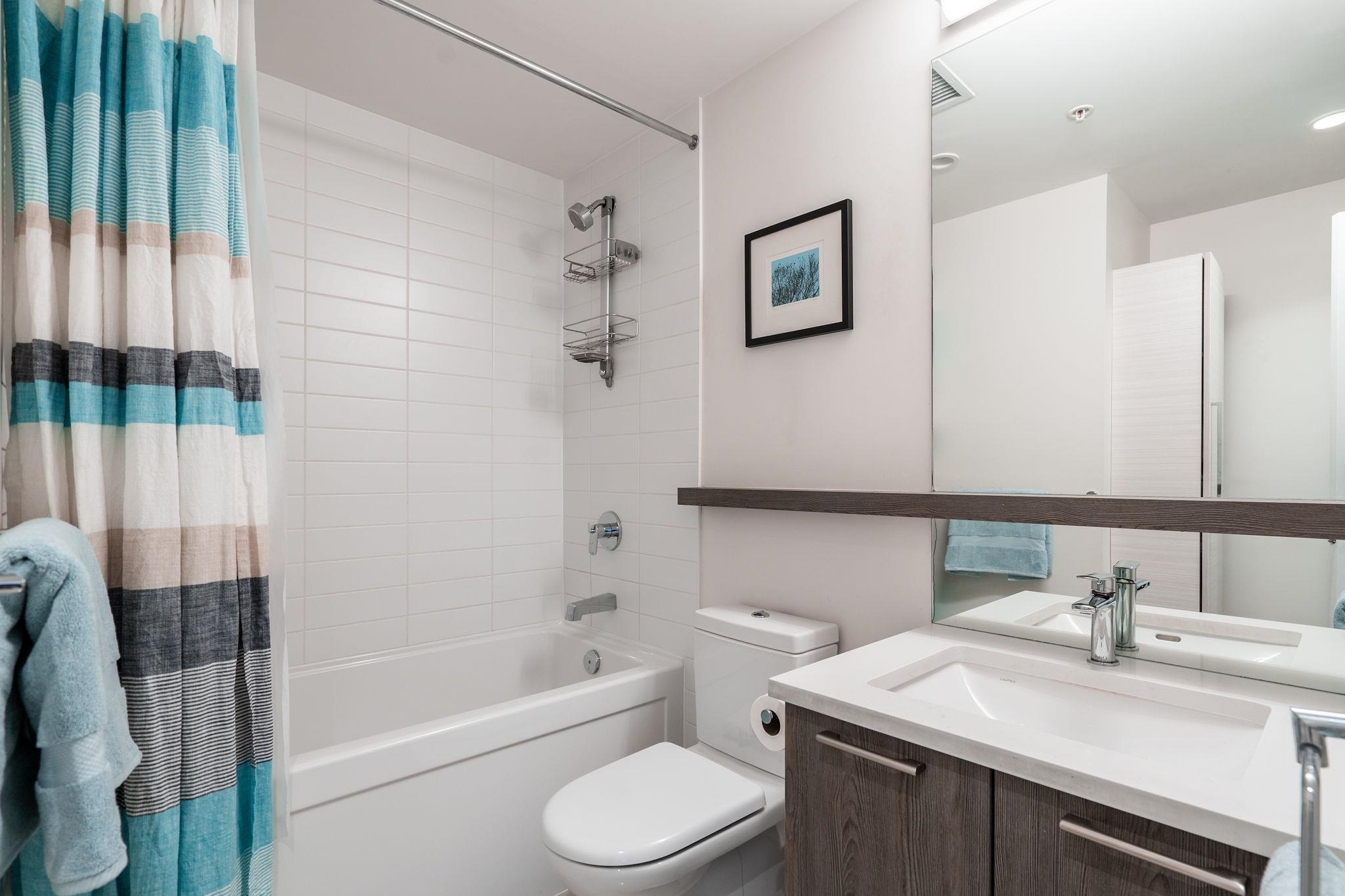 Listing image of 204 625 E 3RD STREET