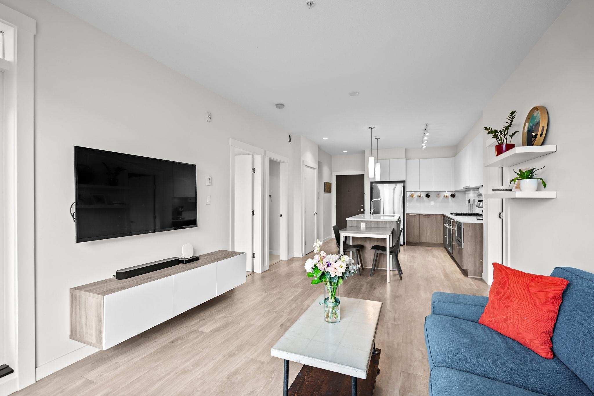 Listing image of 204 625 E 3RD STREET