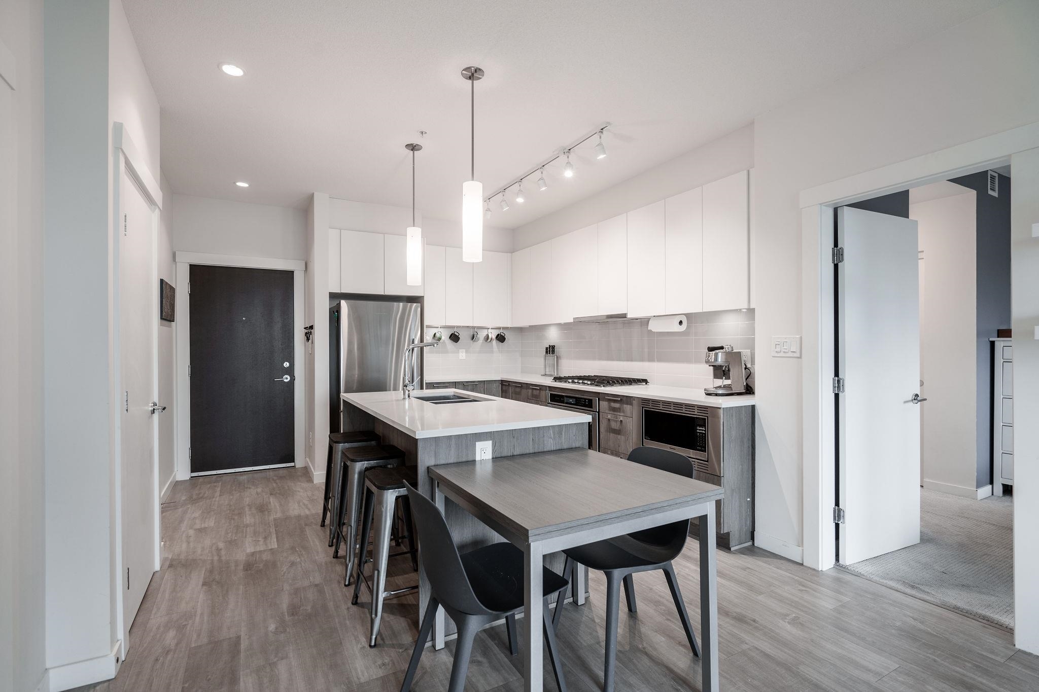 Listing image of 204 625 E 3RD STREET